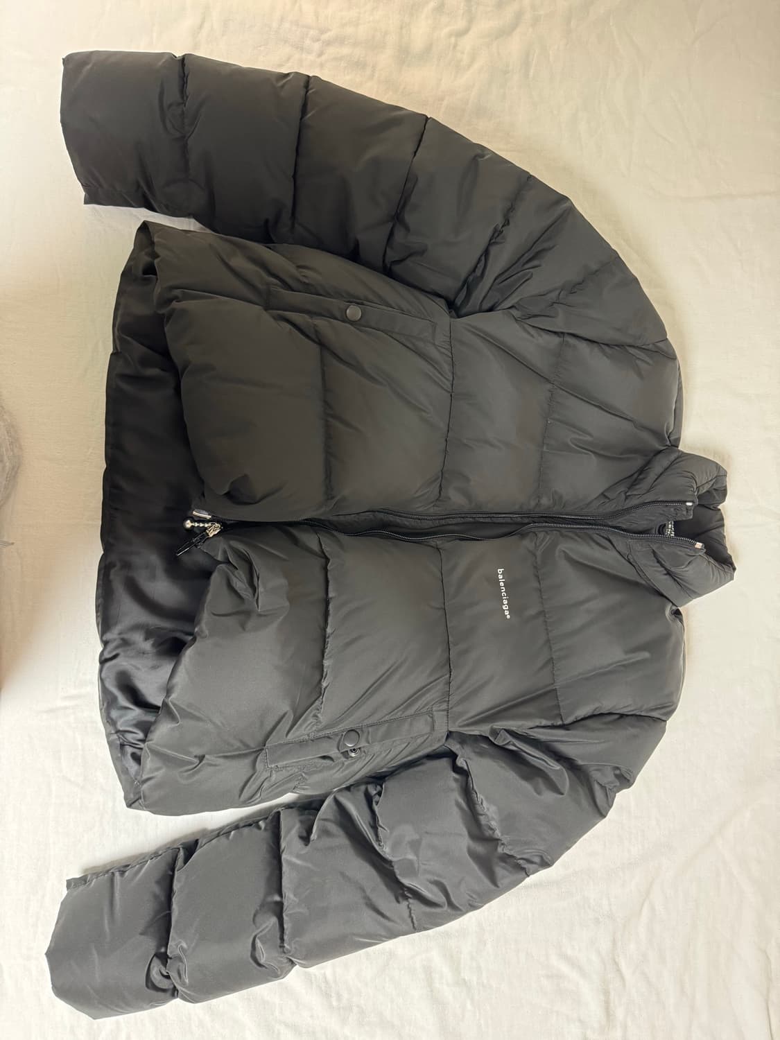 Balenciaga 17FW C-shape puffer jacket 상품이미지1