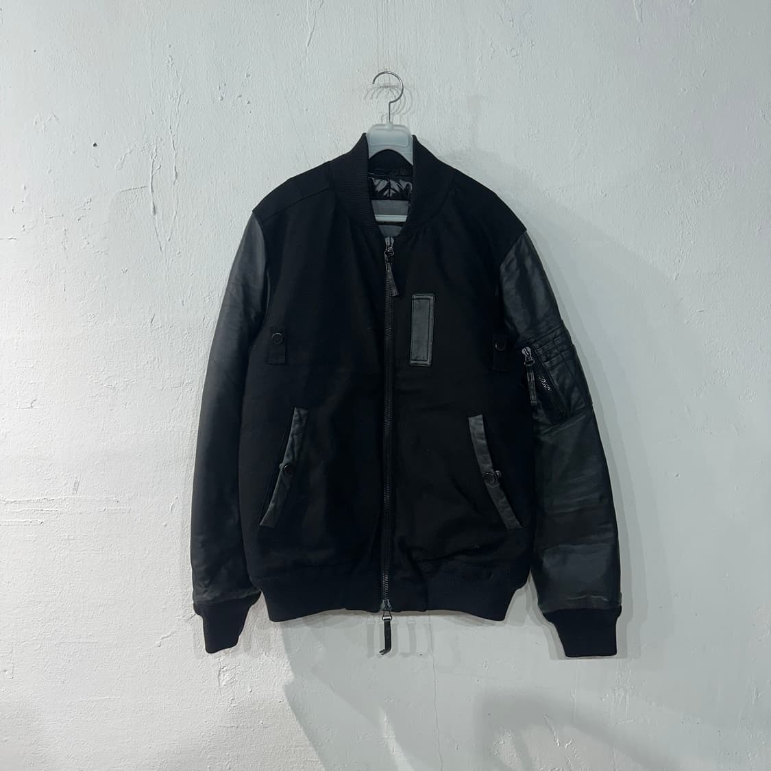 듀베티카 레더 다운 봄버 L 상품이미지1