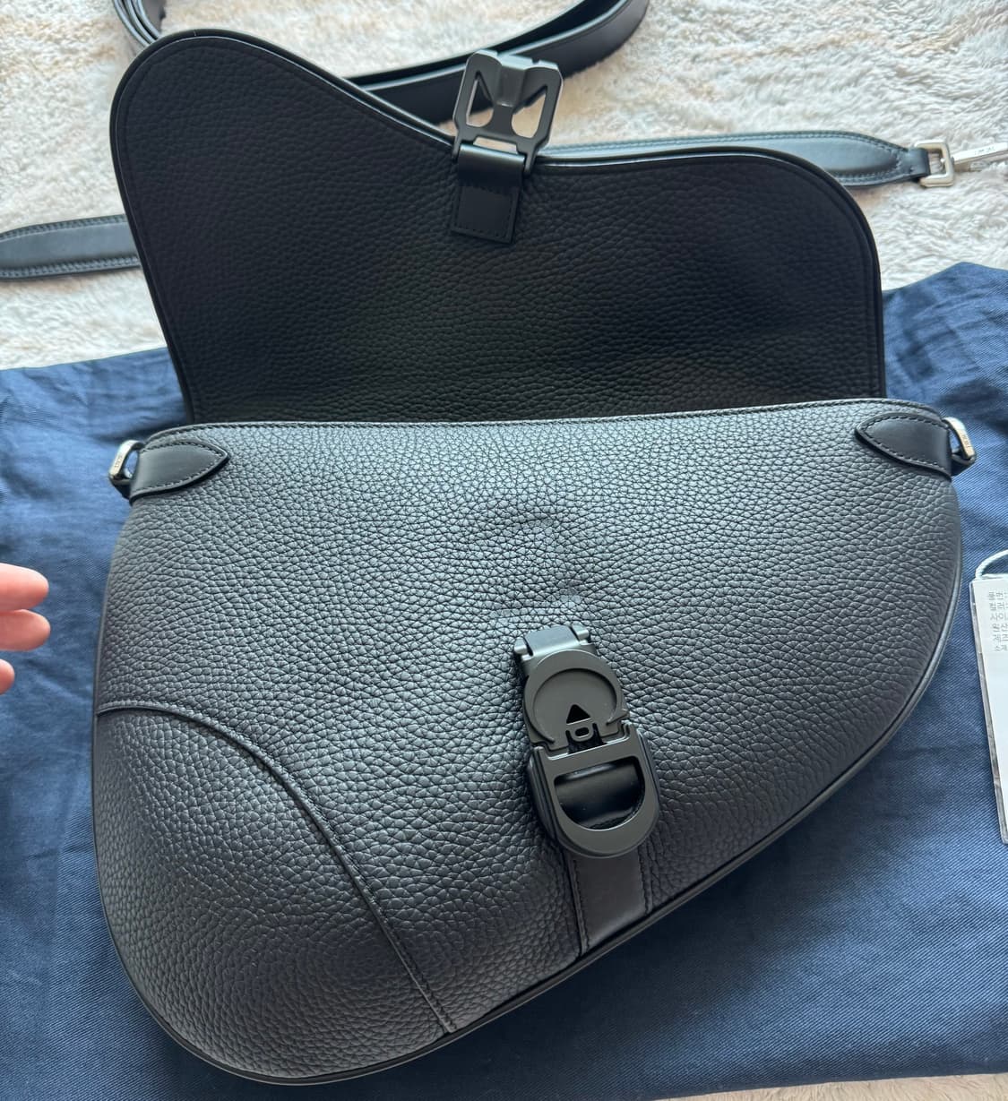 디올 남자 새들백 그레이니 레더 블랙 상품이미지9