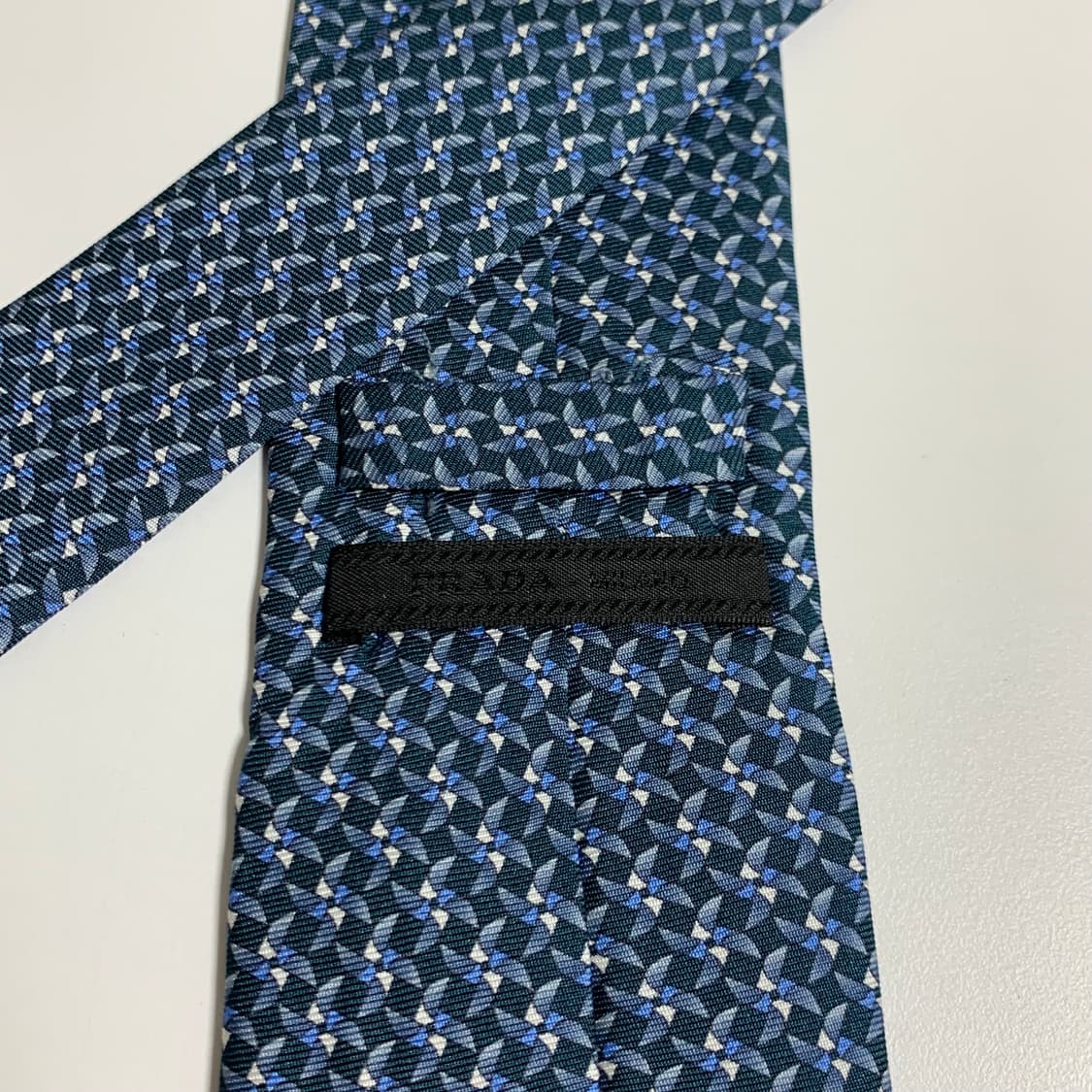 프라다(PRADA) 명품 중고 슬림넥타이 100실크 A+등급 7.2cm 상품이미지5