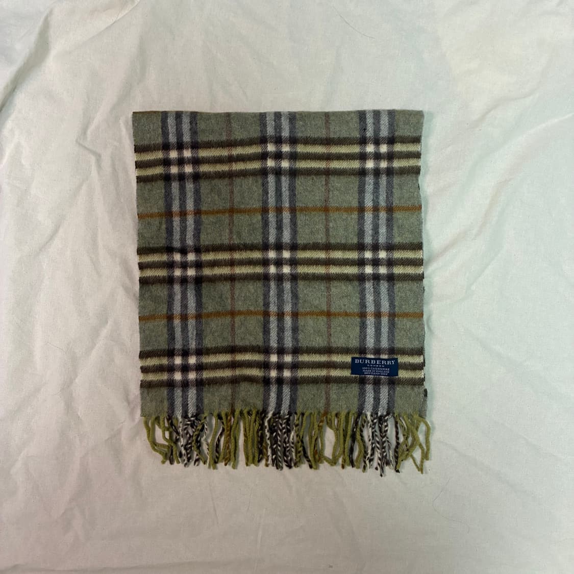 정품 버버리 캐시미어 체크 머플러 상품이미지1