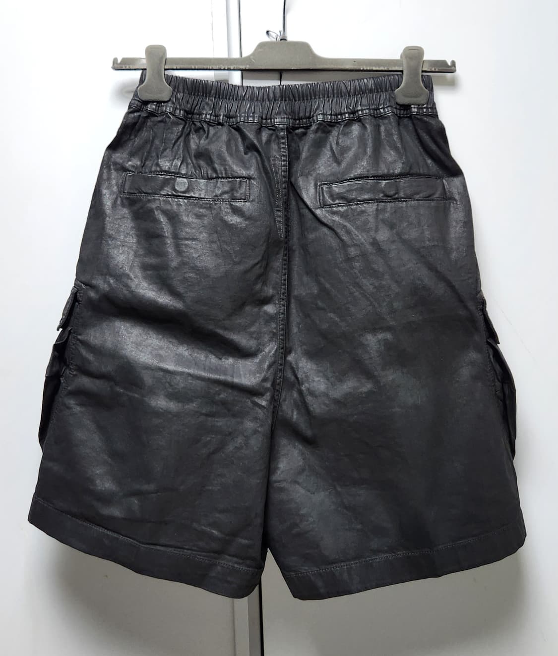 릭오웬스 SS26 TEMPLE 왁스 코팅 카고 벨라 쇼츠 DBK 상품이미지9