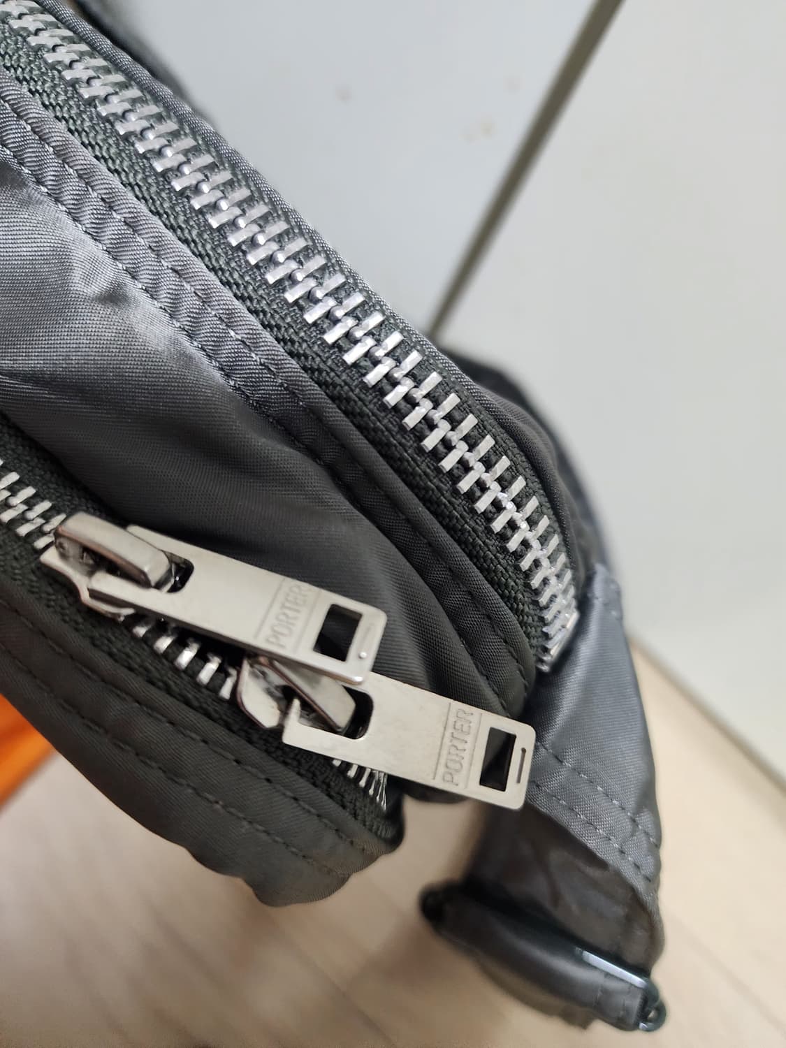 요시다포터 탱커 숄더백 라지 실버그레이 상품이미지4