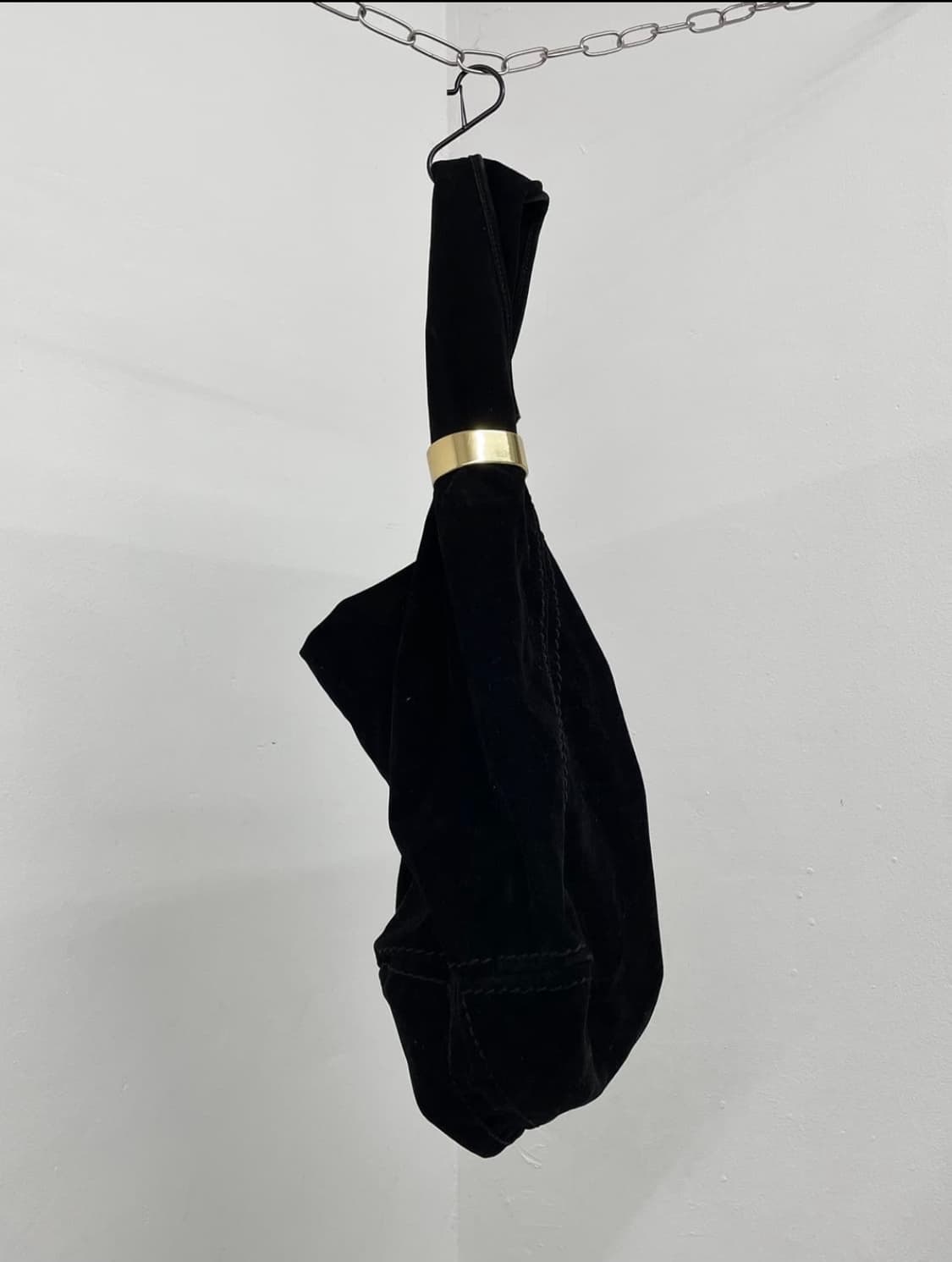 JPN 블랙 벨벳 골드 링 호보백 상품이미지4