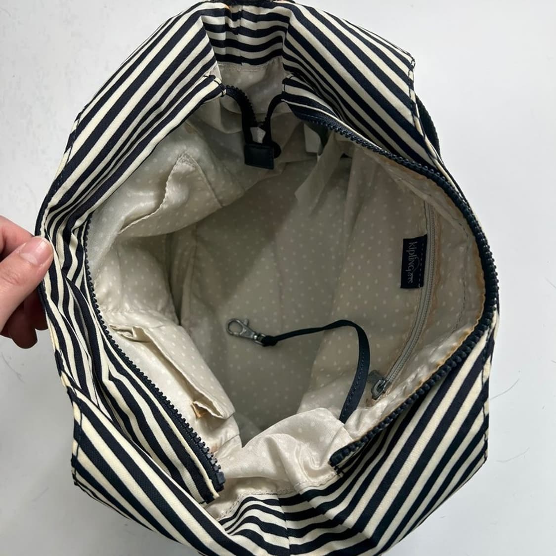 KIPLING 스트라이프 숄더백 네이비 상품이미지6
