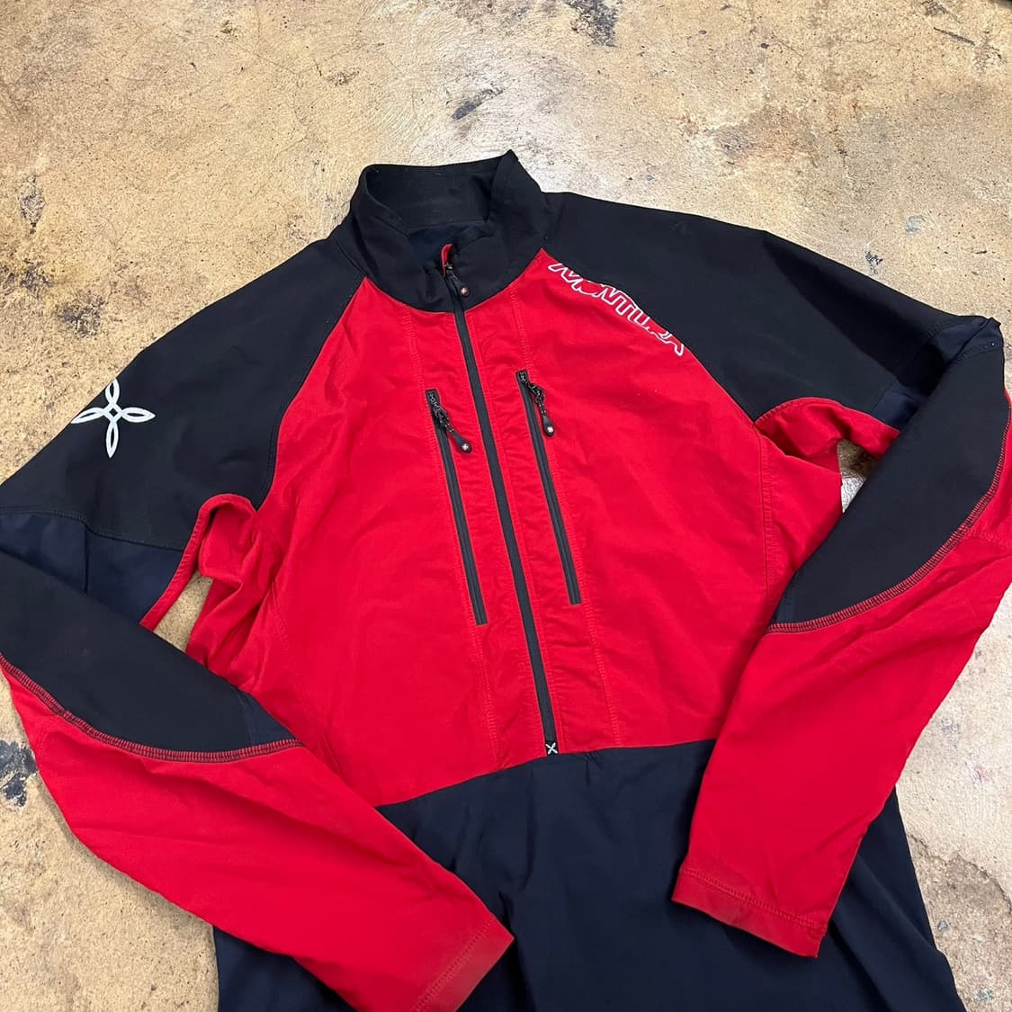 [정품] 몬츄라 프리퍼폼 매글리아 반집업 긴팔티 b18 상품이미지1