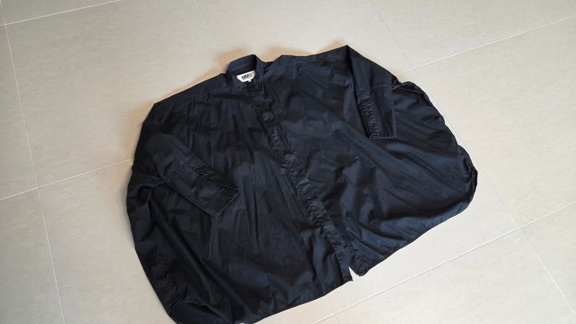 MM6 메종 마르지엘라 블랙 오버 반팔 셔츠  상품이미지2