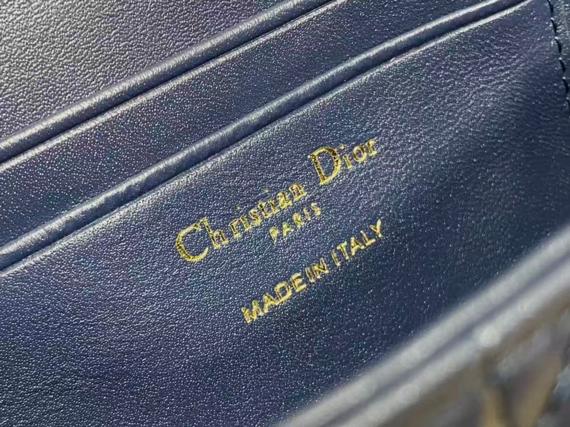 디올 크로스 백시그니처 넝쿨 체크로 클래식한 레터링 참장식
 상품이미지2