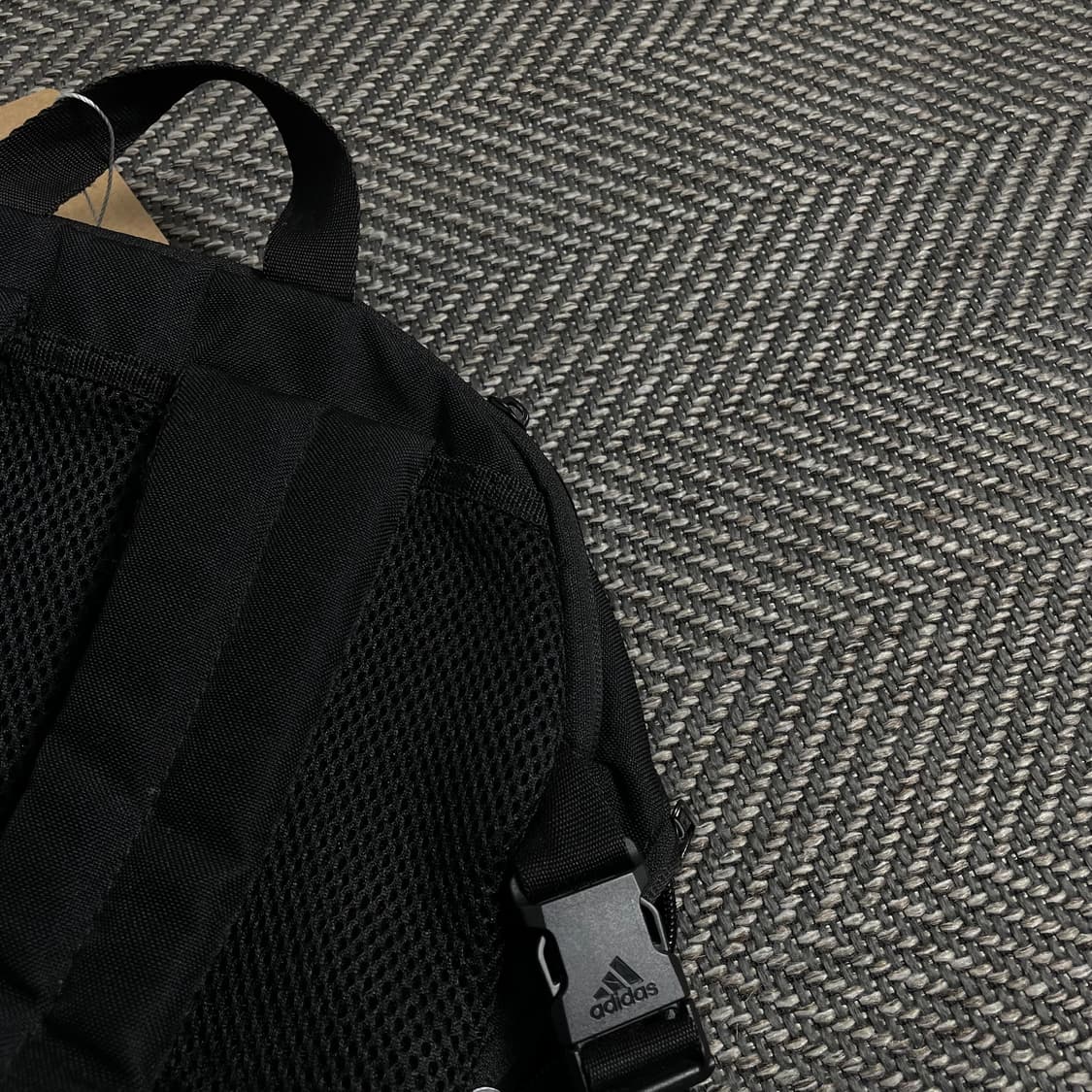 아디다스 삼선 스트라이프 디테일 백팩 블랙o 5052 상품이미지3