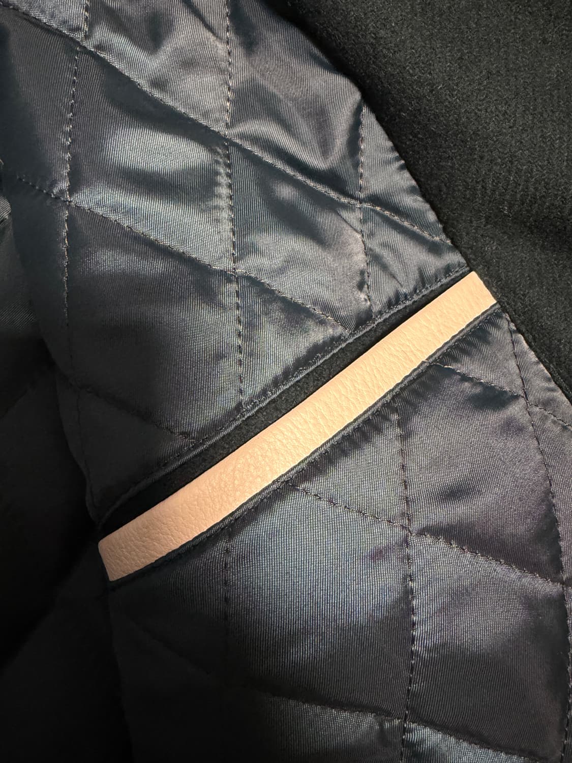 맨인정글 울 바시티(새상품) 상품이미지5