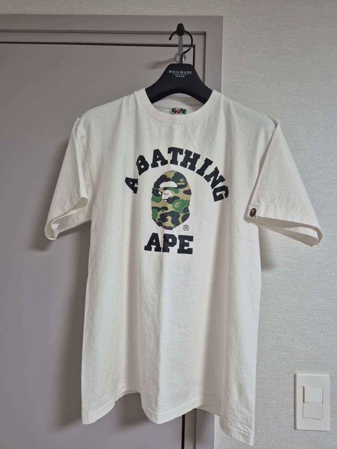 [L] 베이프 ABC 카모 컬리지 티셔츠 화이트 그린 상품이미지1