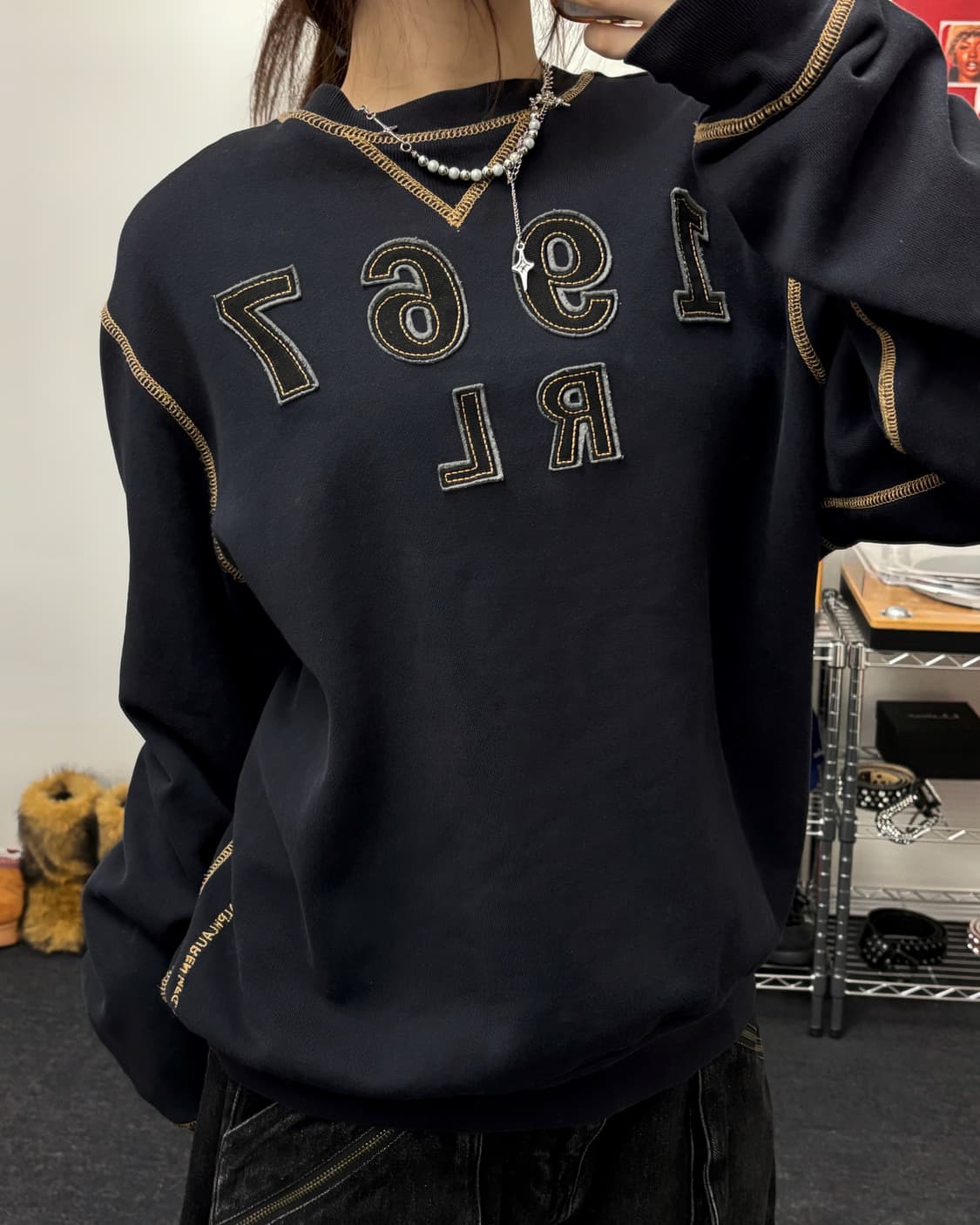 폴로 진스 아플리케 로고 맨투맨 블랙 상품이미지1