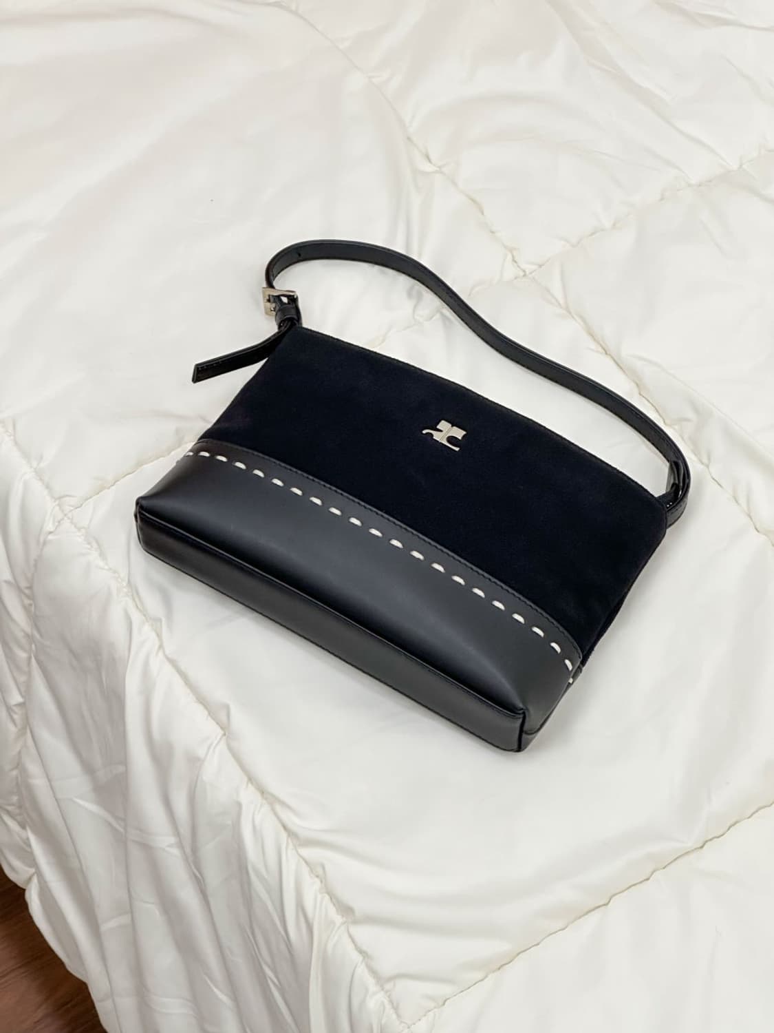 courreges / 꾸레쥬 블랙 스웨이드 미니 숄더백  상품이미지2