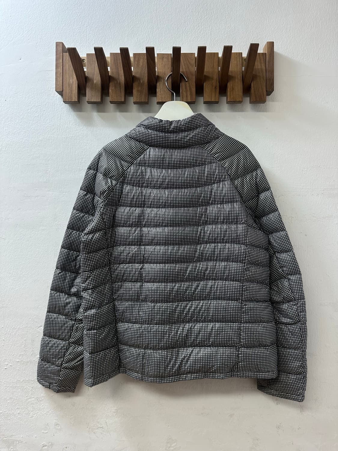 일본 유니클로 구스 다운 블랙 화이트 하운드투스 체크 경량 패딩  상품이미지5