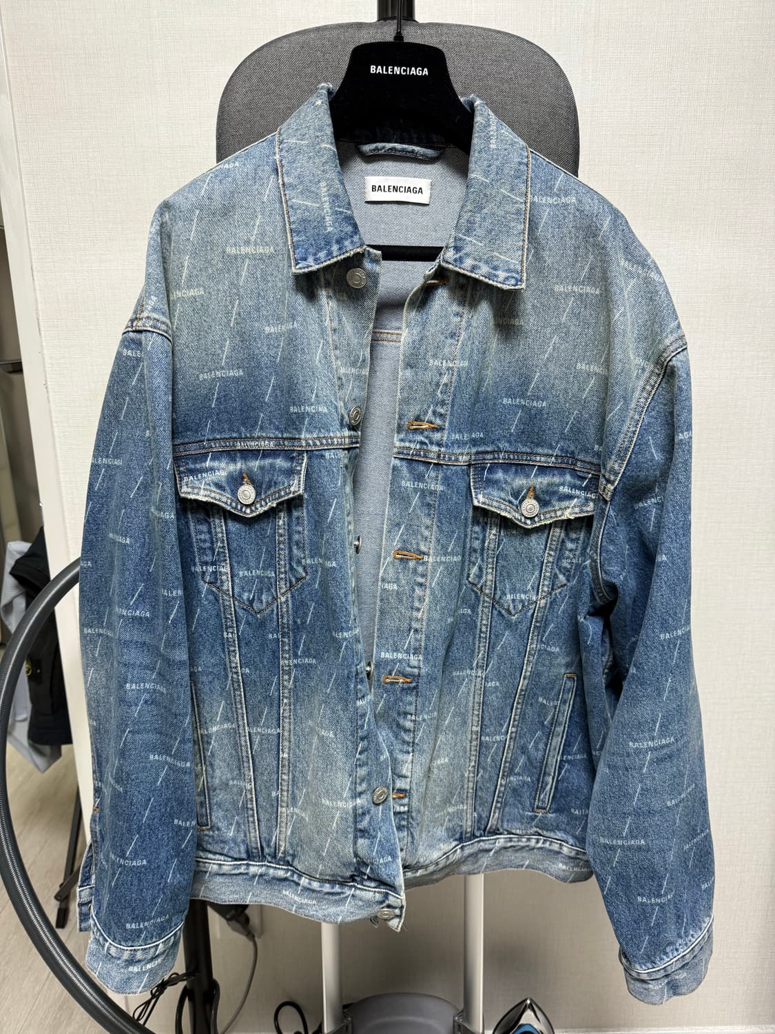 발렌시아가 사선로고 데님 트러커 청자켓 상품이미지1