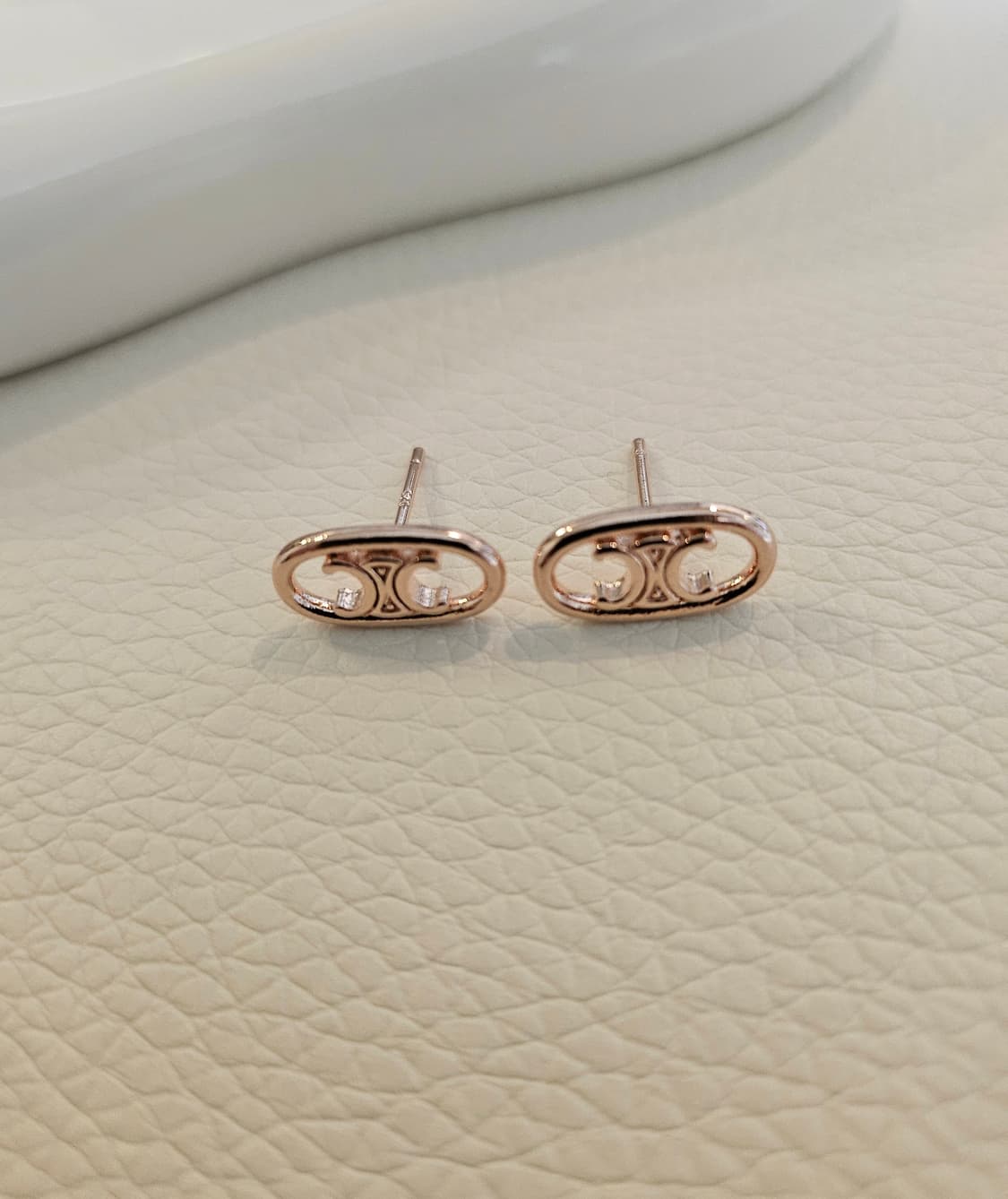 셀린느 미니 트리옹프 로즈골드 스터드 귀걸이 상품이미지3