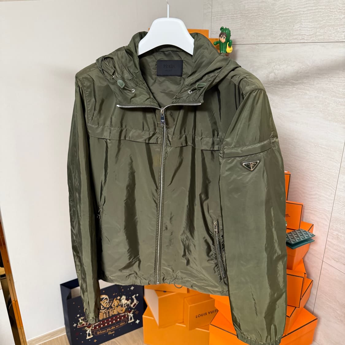 [52사이즈]프라다 리나일론 바람막이 상품이미지2