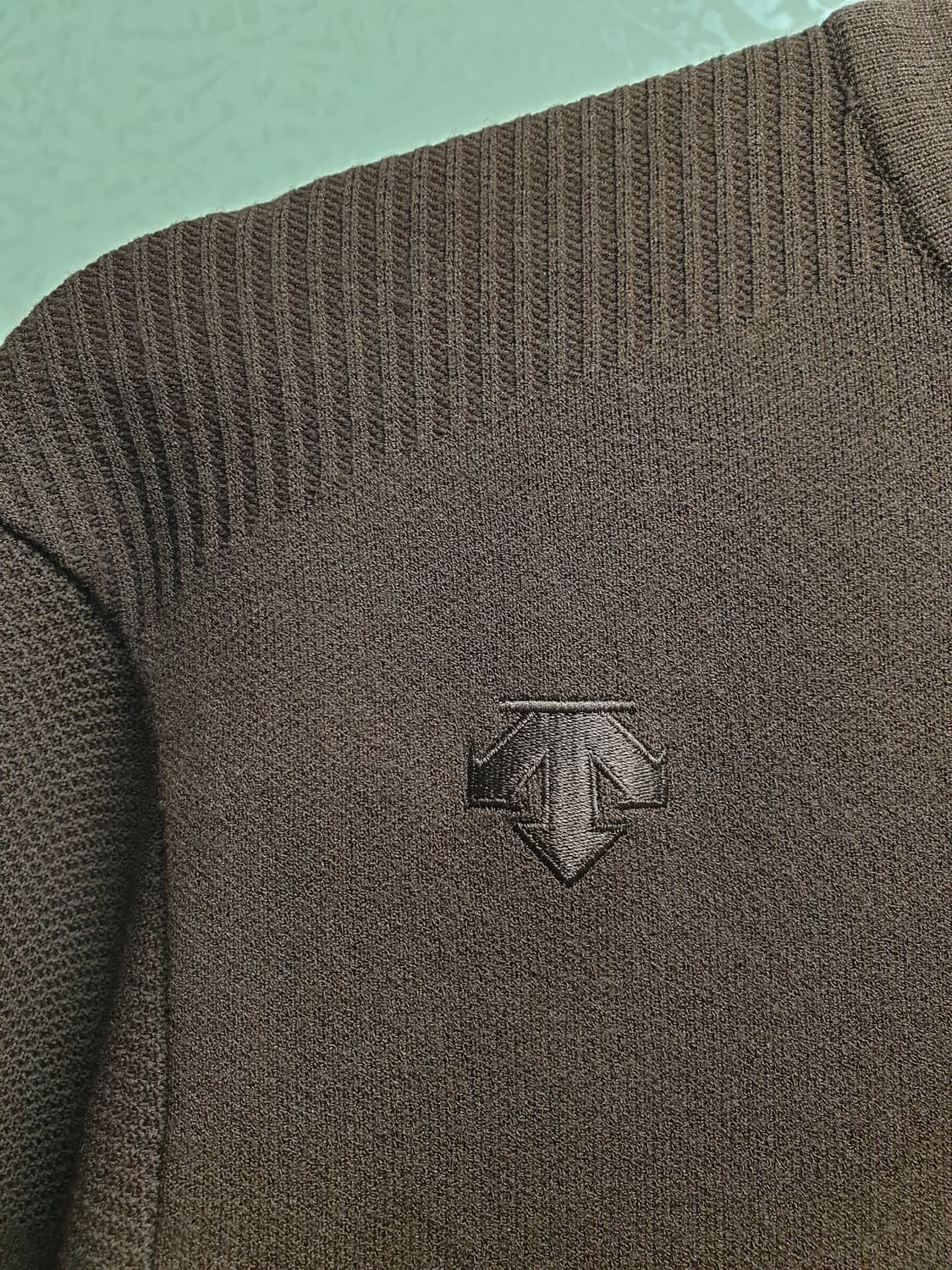 [남100] 데상트골프 라운드 풀오버니트 브라운 상품이미지3