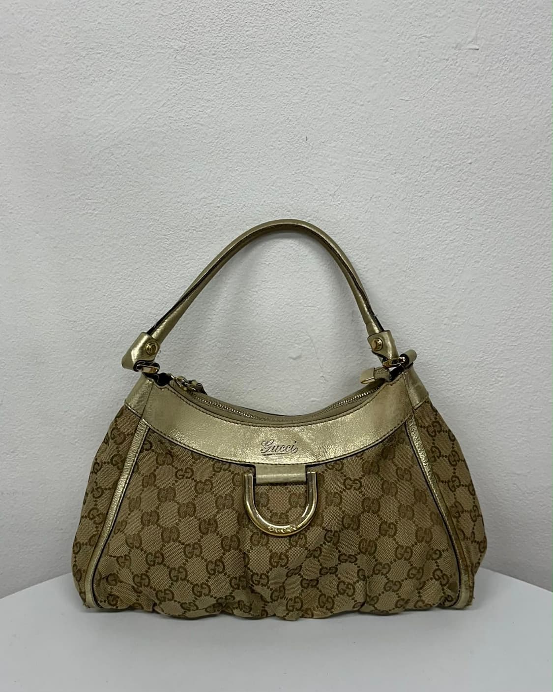 구찌 GG 캔버스 골드 숄더 호보백 상품이미지1