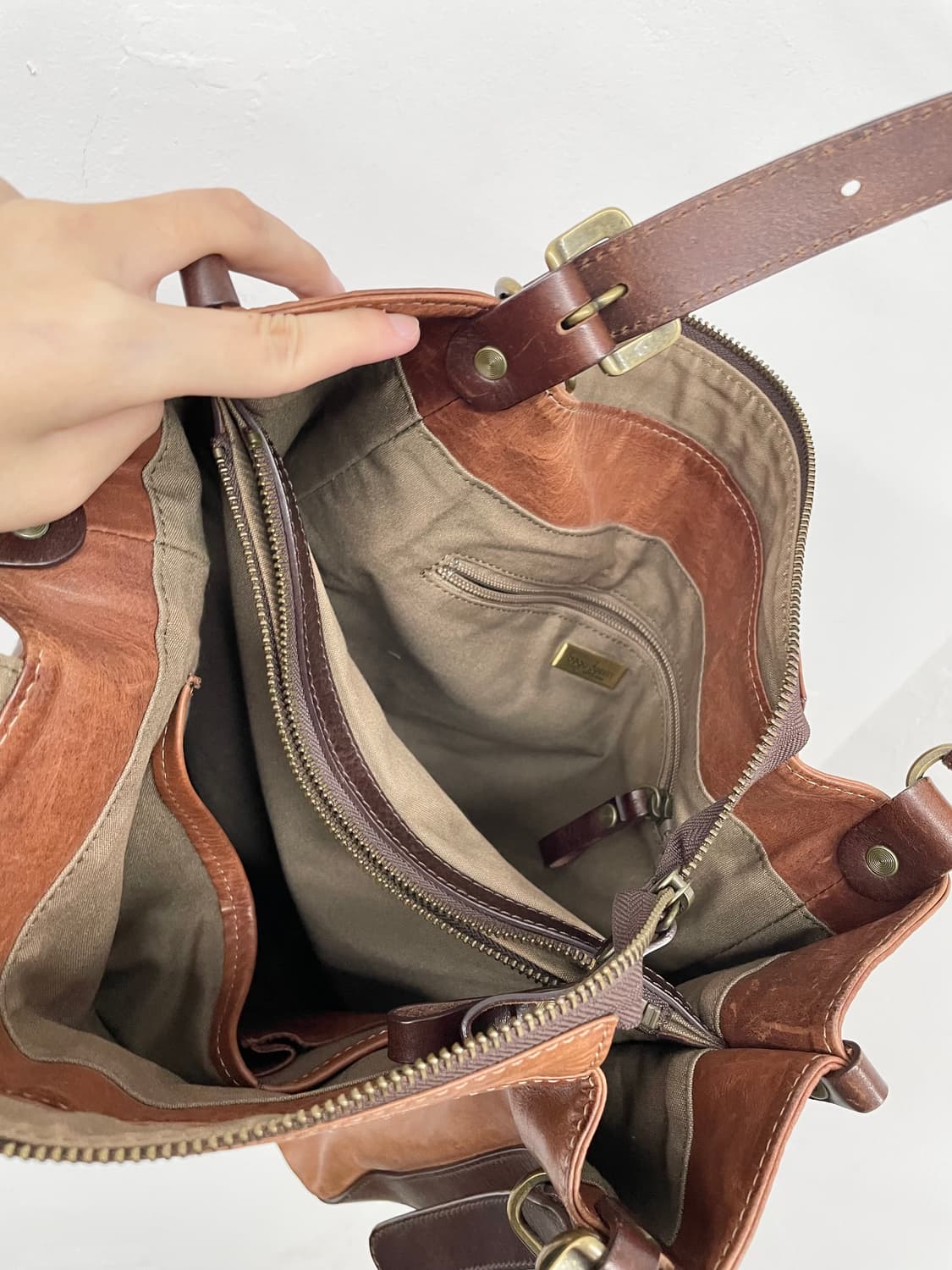 Beau Dessin 보데생 레더 버클 호보백 상품이미지7