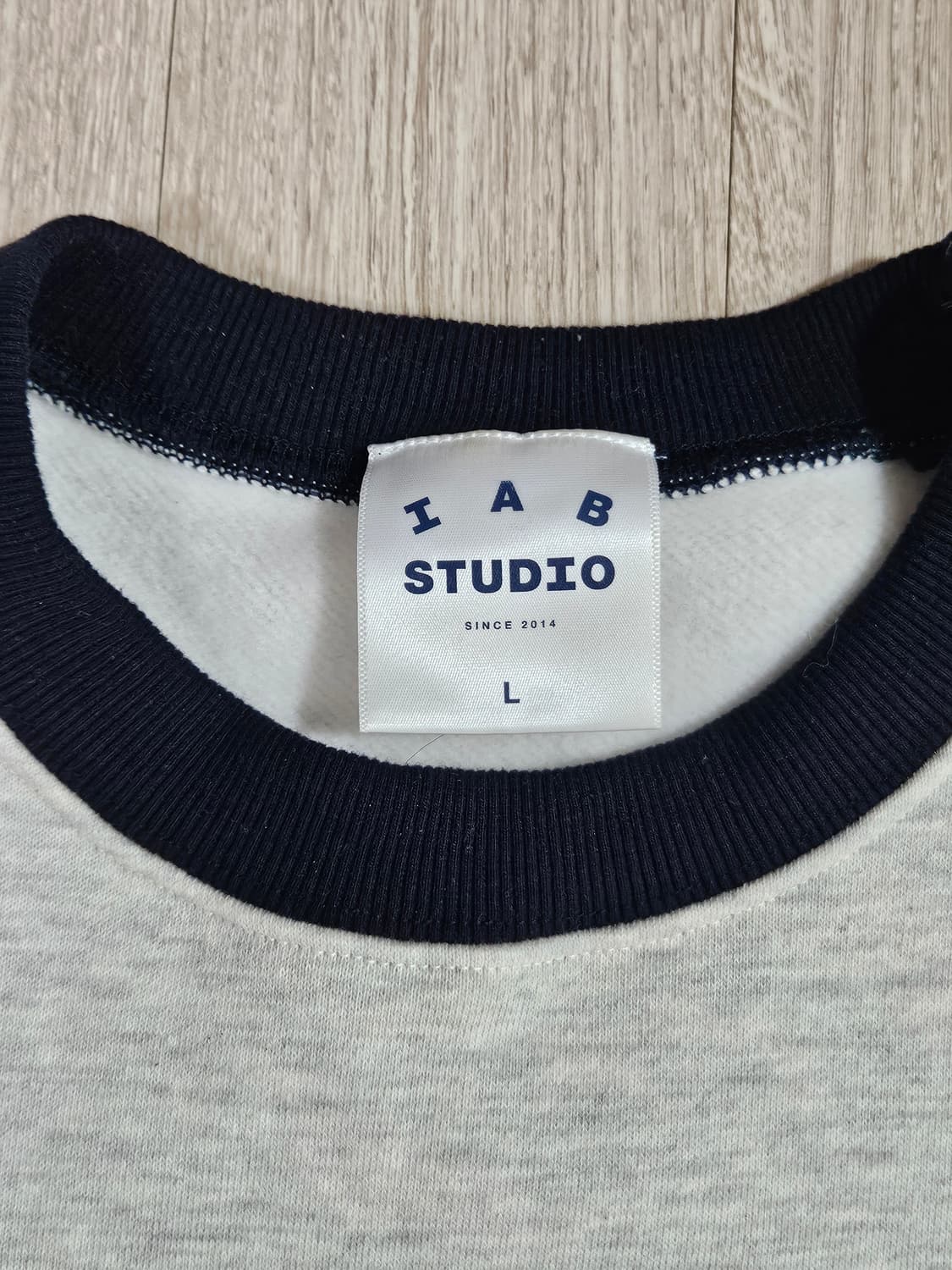 아이앱 스튜디오 오트밀색상 맨투맨 L사이즈 상품이미지3