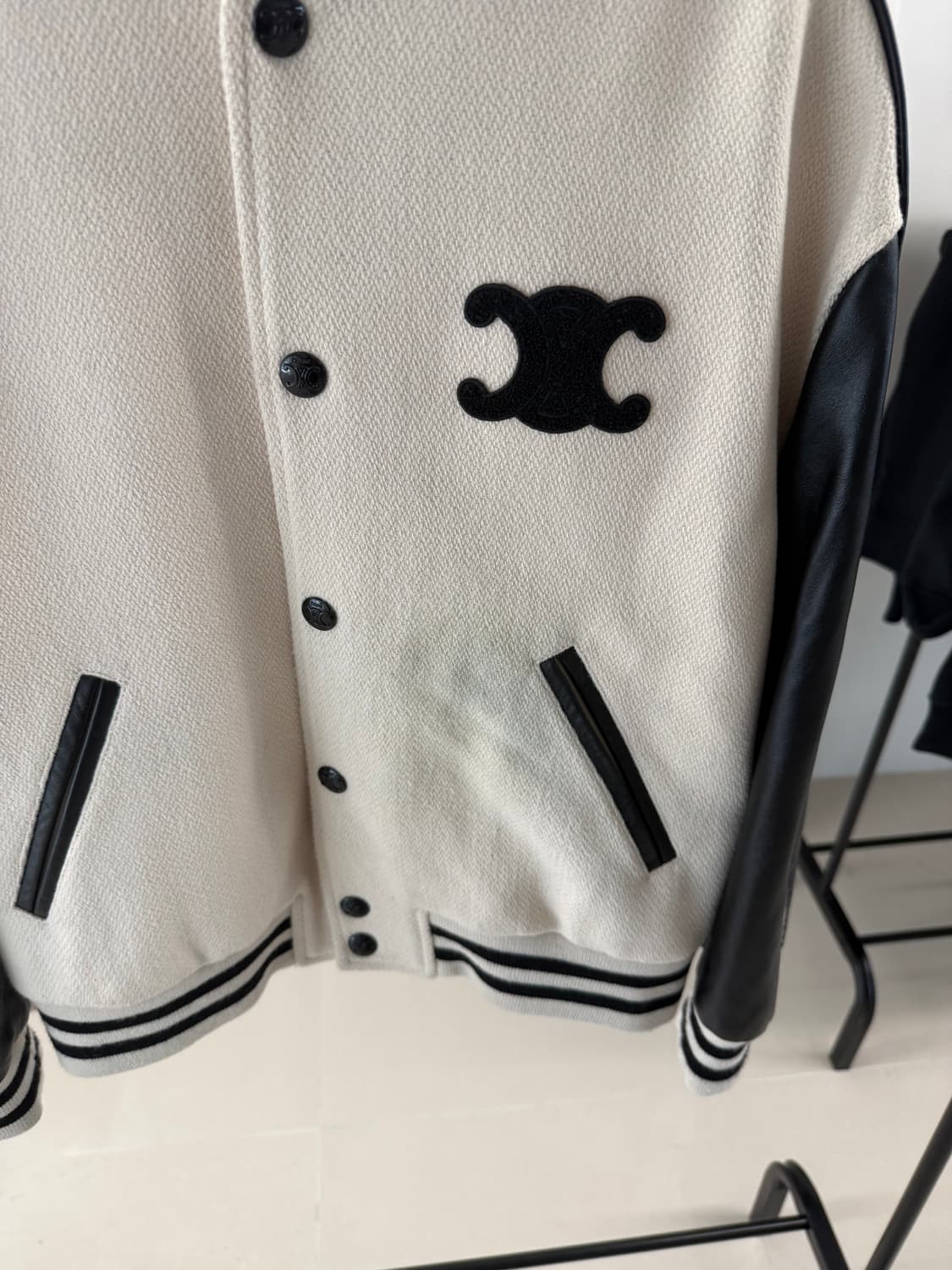 (34) 셀린느 트리오페 로고 패치 울 봄버 블루종 상품이미지3