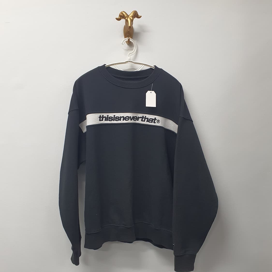 디스이즈네버댓 스웻셔츠 상품이미지1