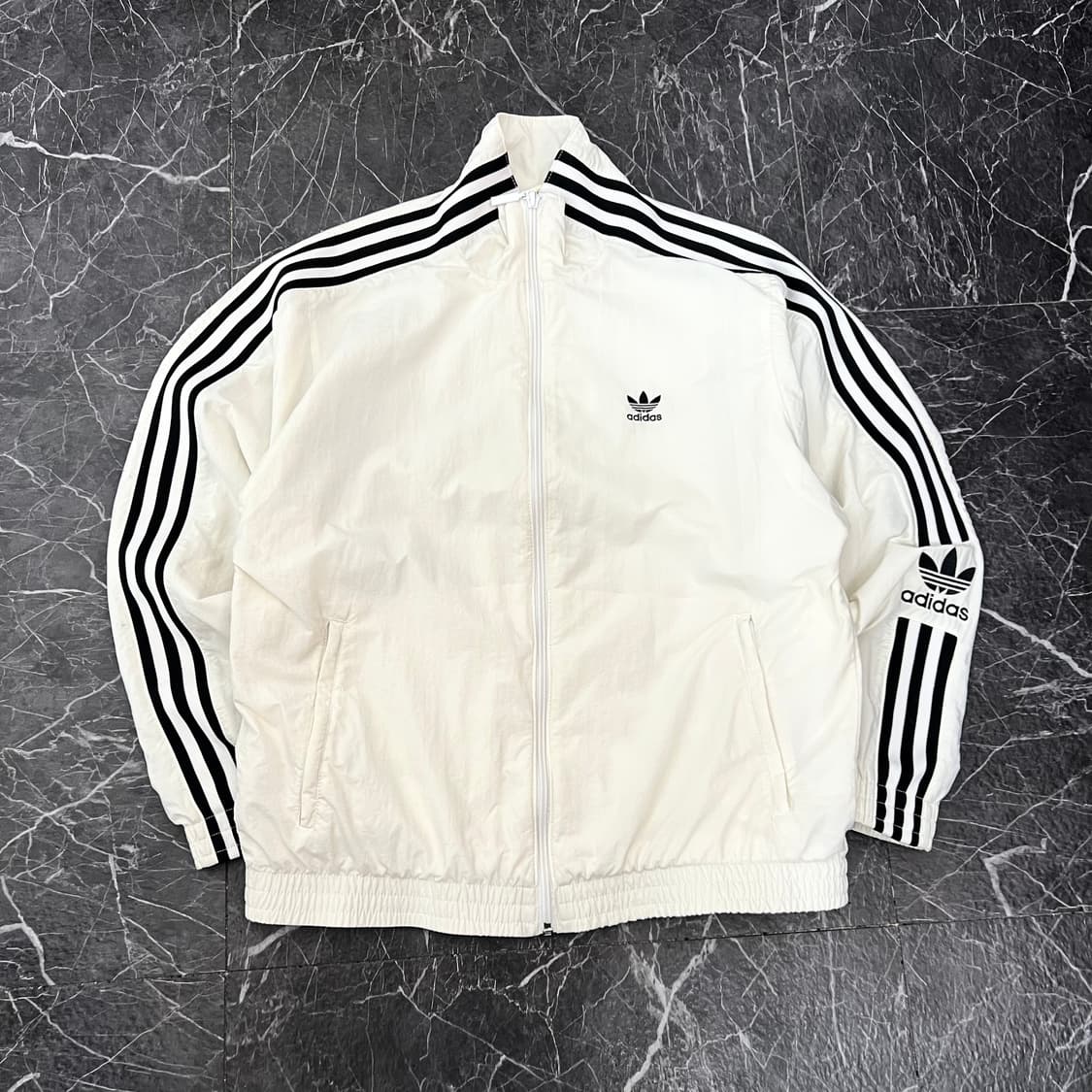 여성용 아디다스 삼선 화이트 나일론 우븐 학업 바람막이 자켓  상품이미지1