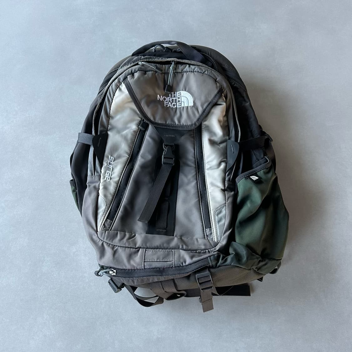노스페이스 SURGE 서지 백팩 가방 상품이미지1