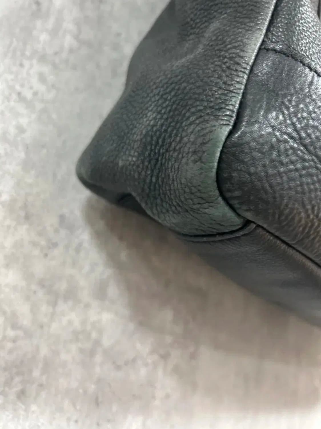 버버리 블랙 소가죽 토트백 상품이미지6