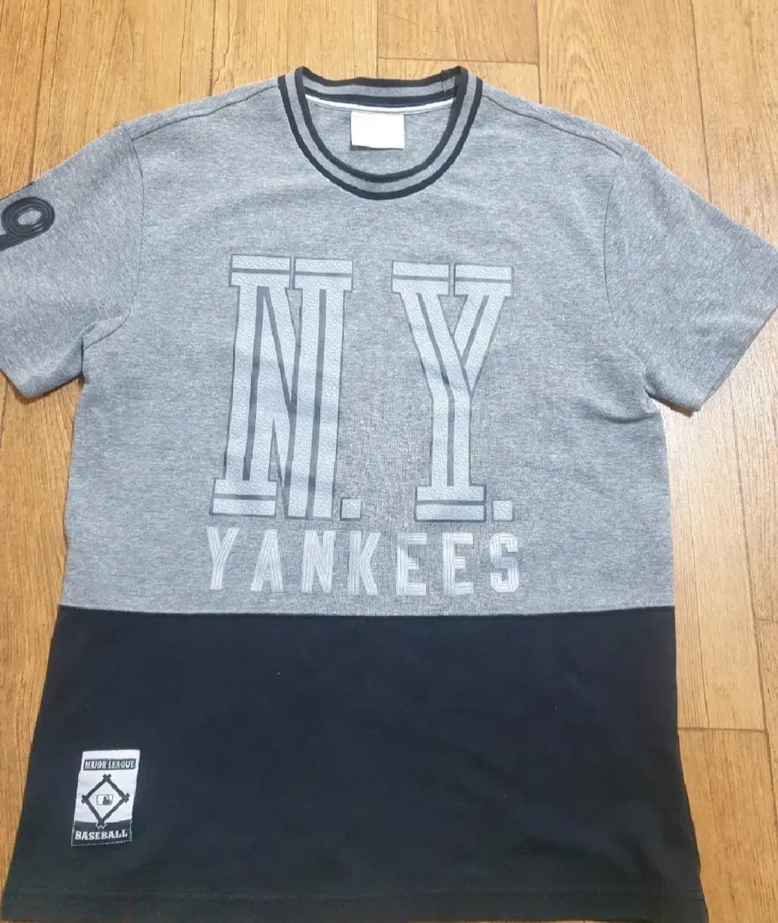MLB 반팔티 95 사이즈입니다 상품이미지1