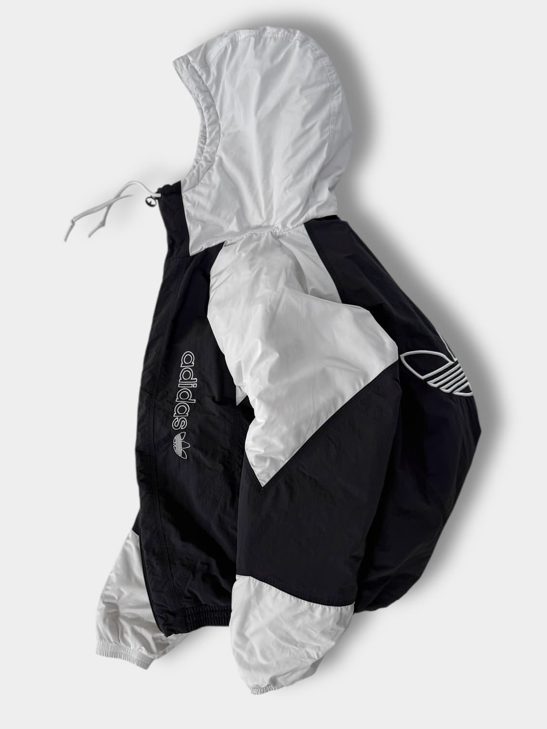 아디다스 오버핏 흰&검 아디컬러 파이어버드 후드 패딩 점퍼 상품이미지3