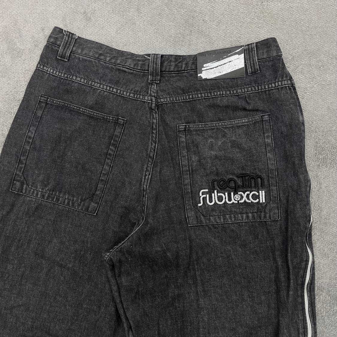 36 후부 사이드 지퍼 오픈 테이프로고 와이드 데님 상품이미지6