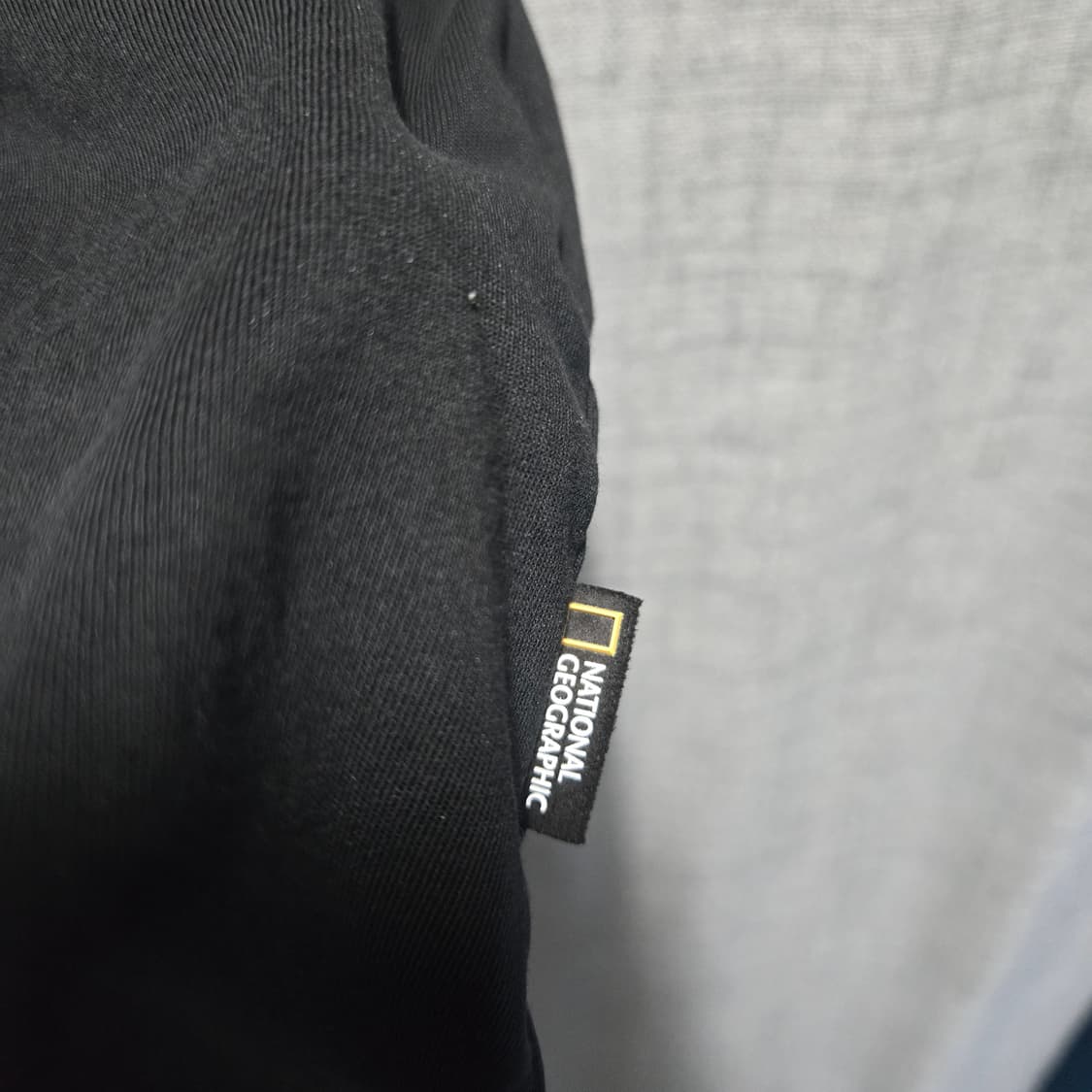 내셔널지오그래픽 검정 반팔 티셔츠  상품이미지4