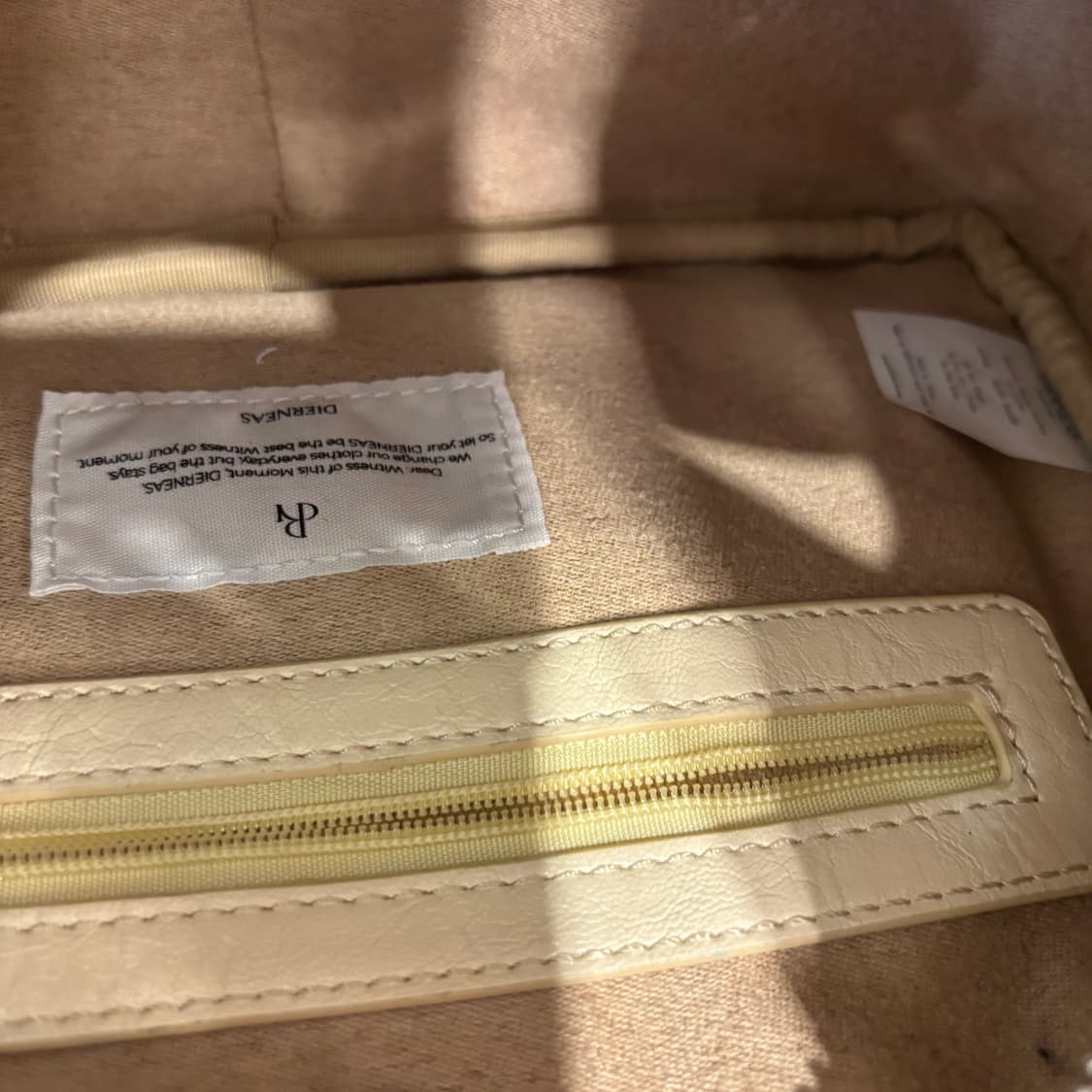 정품 디어니스 패네백 크림     상품이미지9