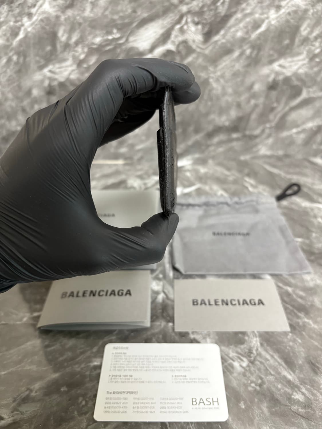 발렌시아가 로고 퍼포레이티드 캐쉬 카드지갑 상품이미지4