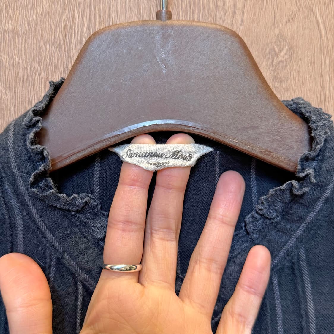 빈티지 슬리브리스 블라우스 스트라이프 패턴 프릴 트리밍 루즈핏 블랙 상품이미지5