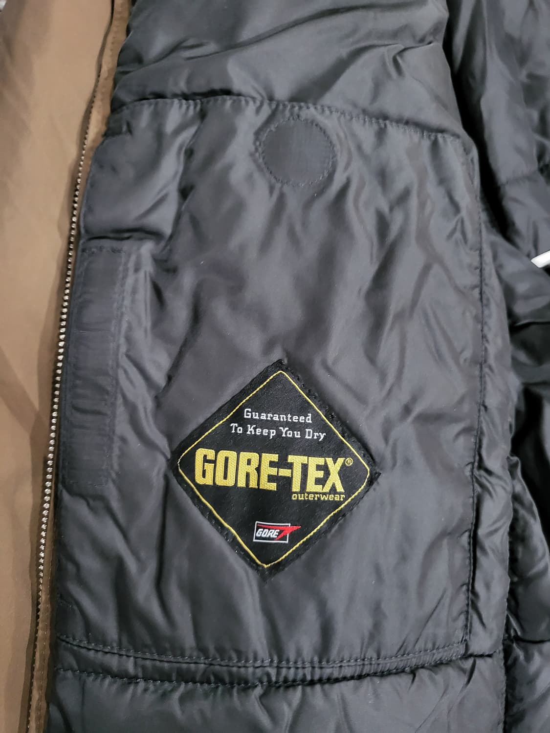 프라다(PRADA) 여성용 패딩 코트 상품이미지6