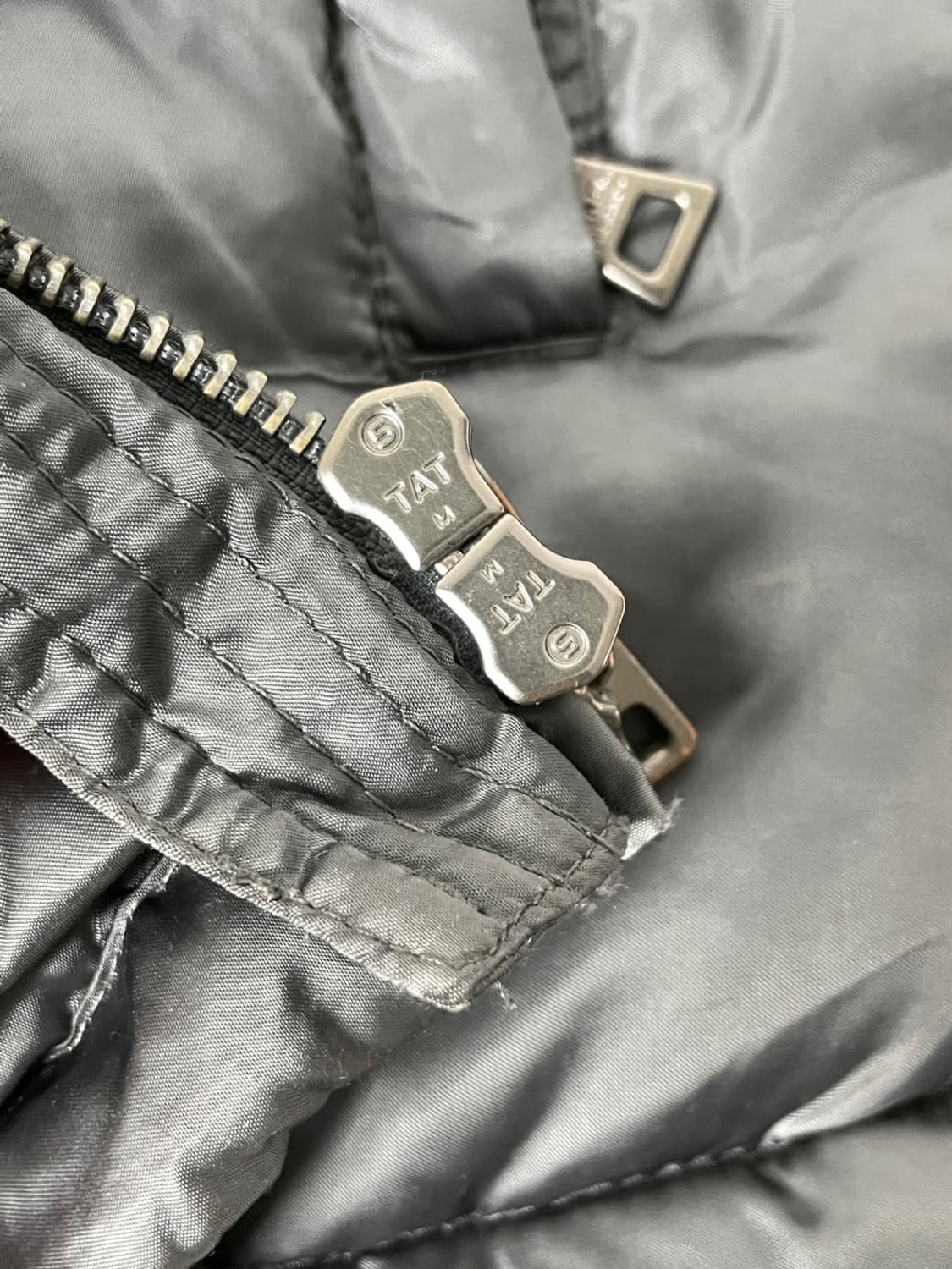 프라다 삼각 로고 폭스 퍼 패딩 상품이미지6