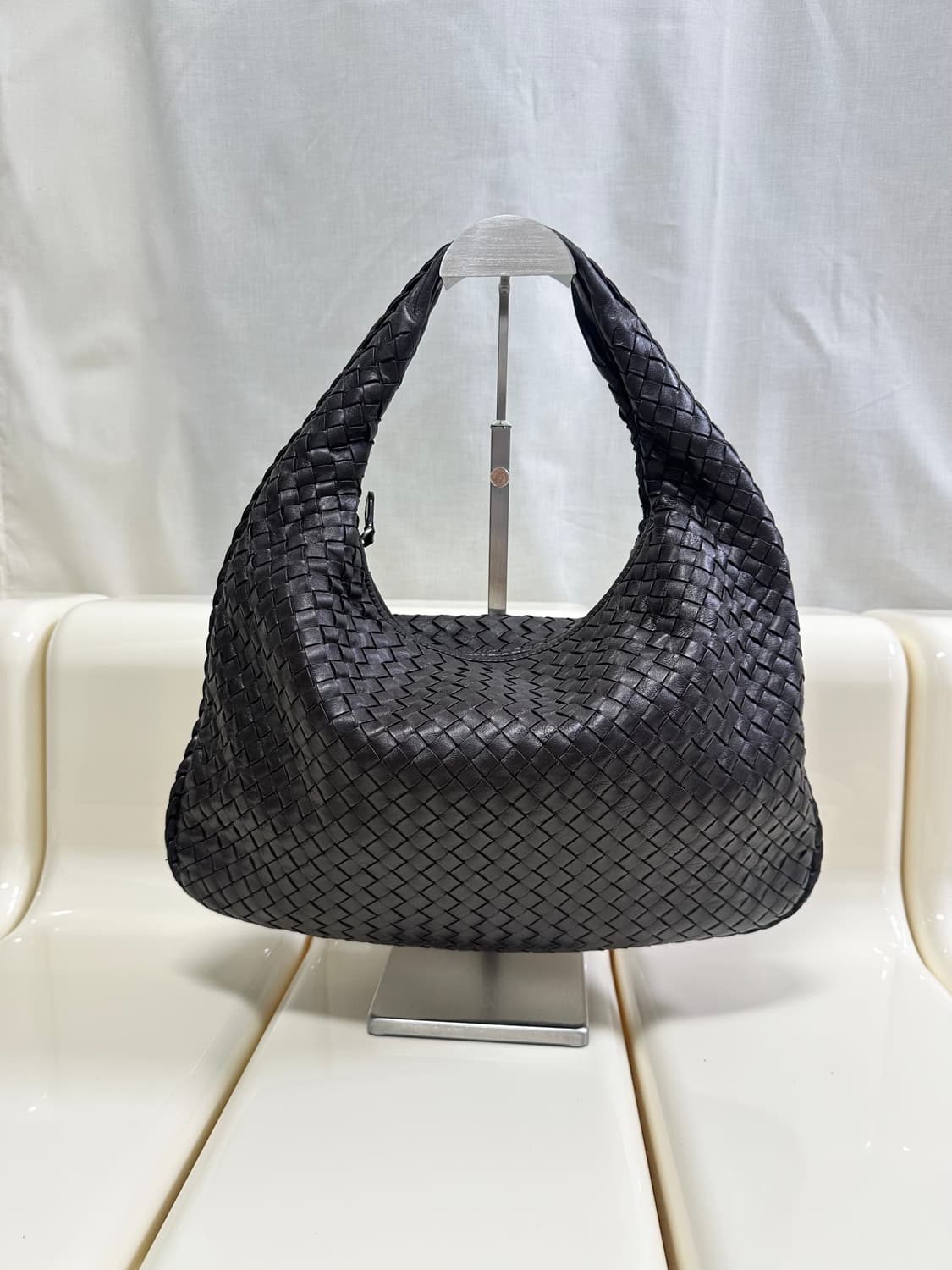 [A+ 정품] 보테가베네타 인트레치아토 호보백 다크브라운 상품이미지8