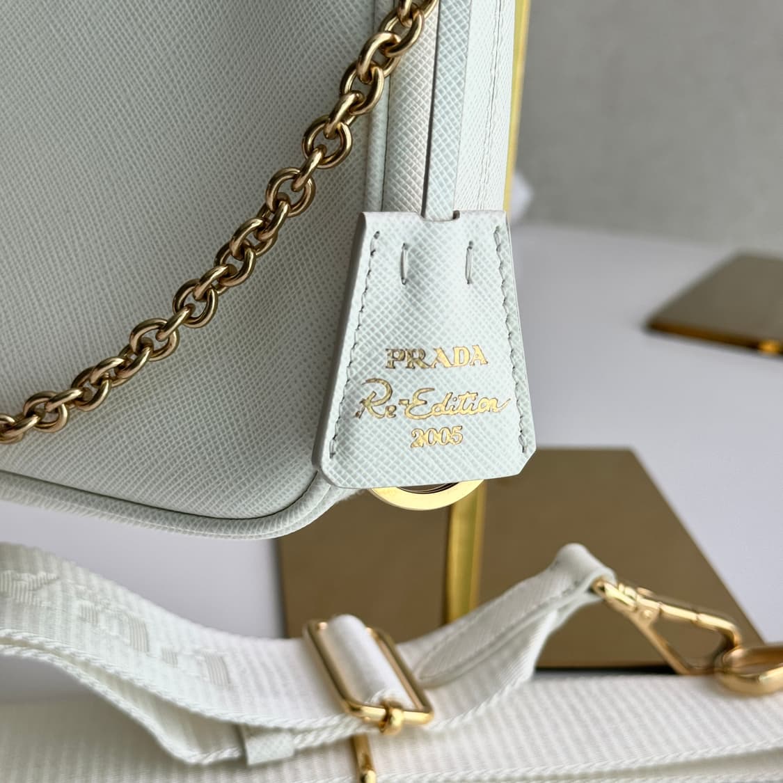 프라다 리에디션 레더 사피아노 호보백 상품이미지7