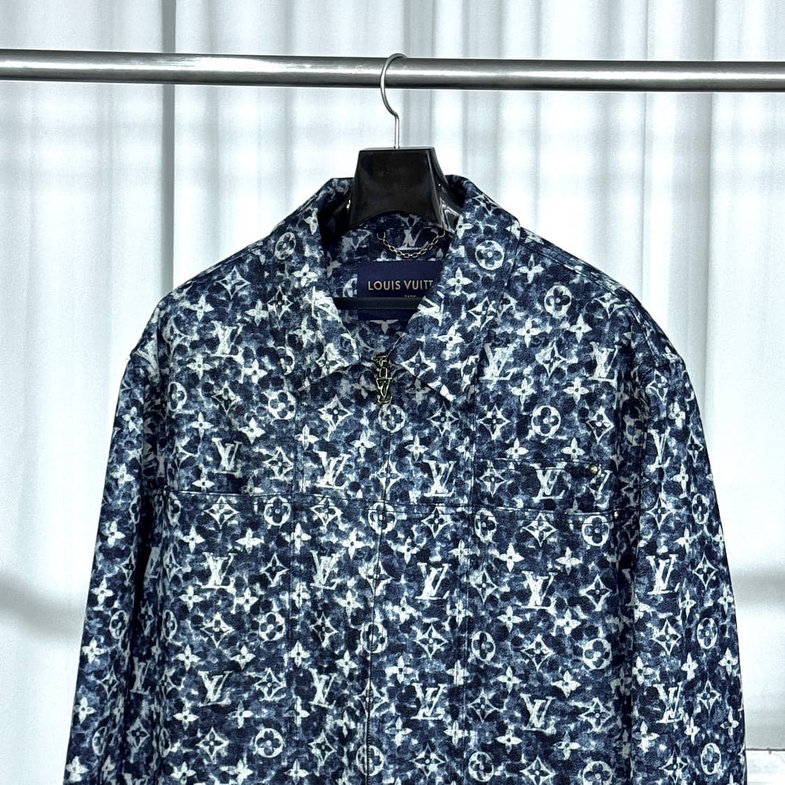 (52) 23FW 루이비통 워크웨어 모노그램 데님 트러커 자켓 상품이미지4