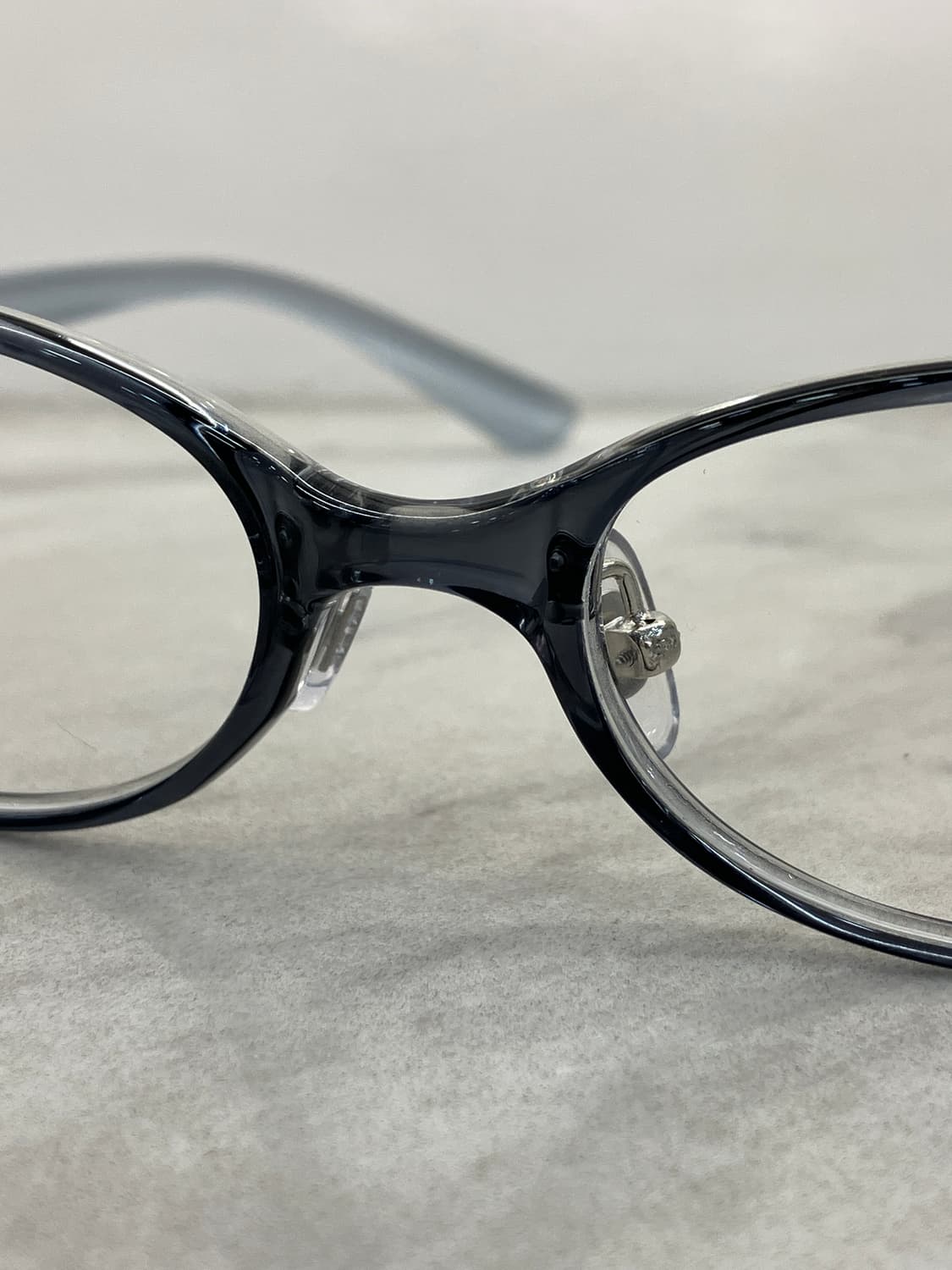 B72 AB2TR 그레이 오벌 슬림 뿔테 안경564 상품이미지5