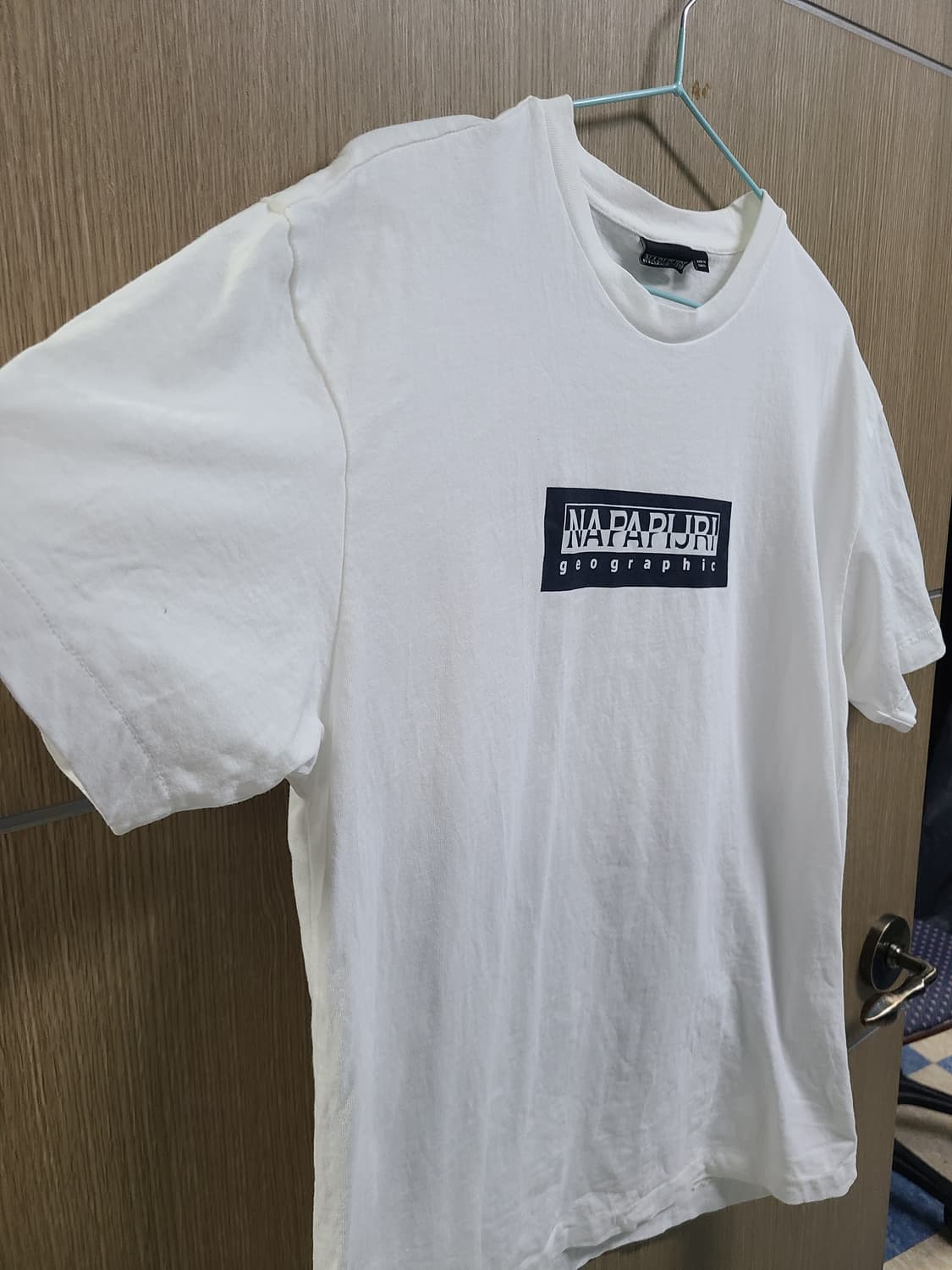 나파피리 화이트 박스 반팔티입니다 상품이미지3