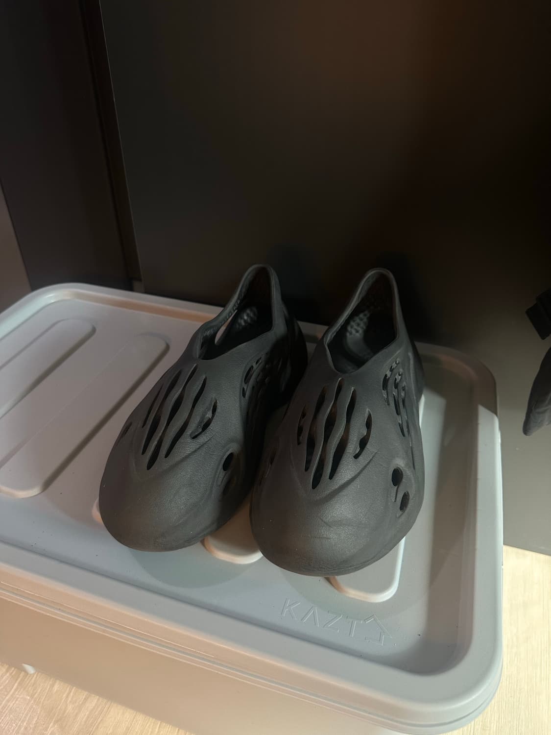 아디다스 이지 폼 러너 오닉스 상품이미지2