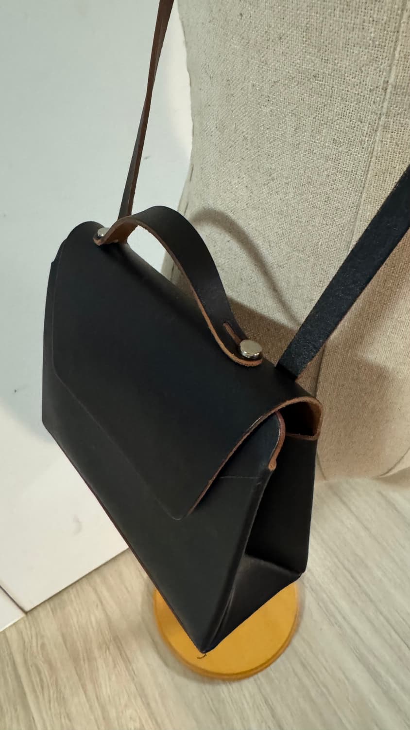 COS   블랙 가죽 미니 크로스백 토드백 상품이미지7