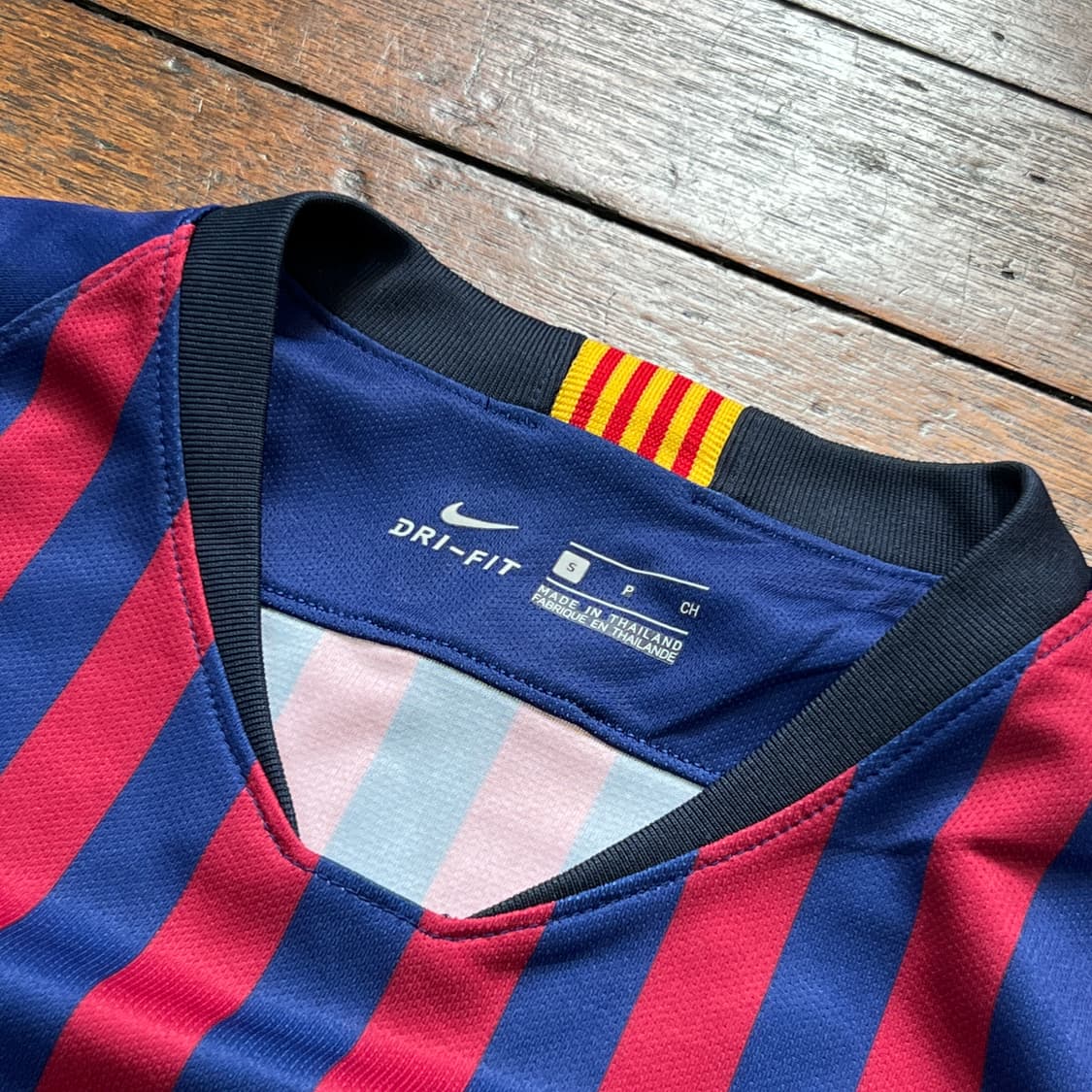 18/19 바르셀로나 챔스패치 메시 홈 유니폼 상품이미지3