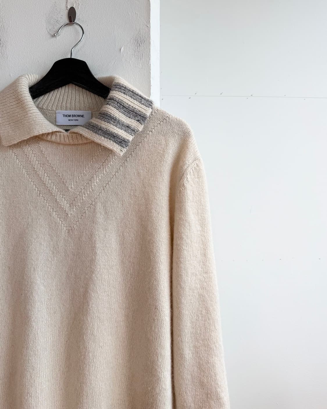 톰브라운 아이보리 스티치 도네골 사선 풀오버 니트  상품이미지4