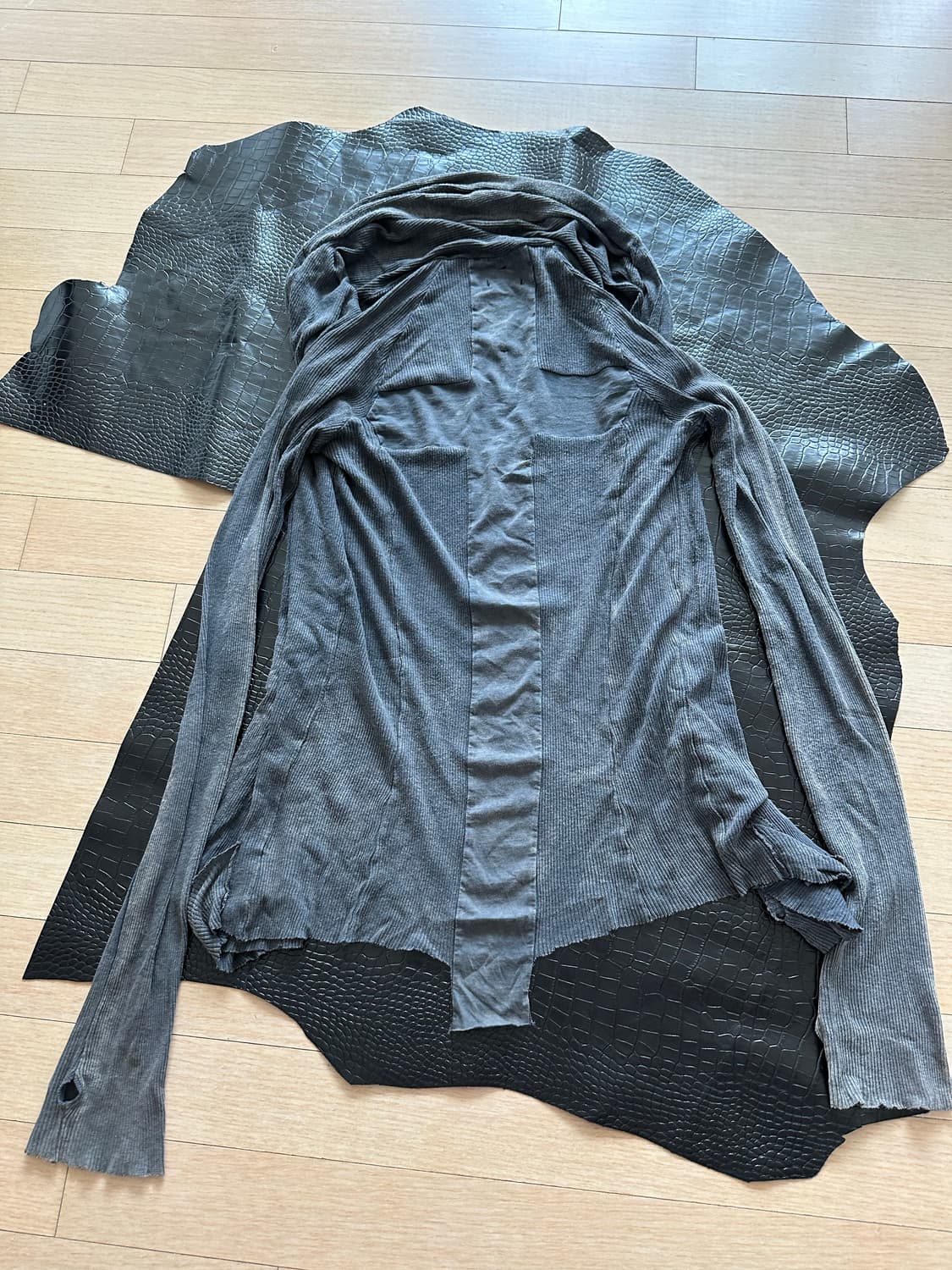 L.G.B archive mud washed cross cardigan 상품이미지1