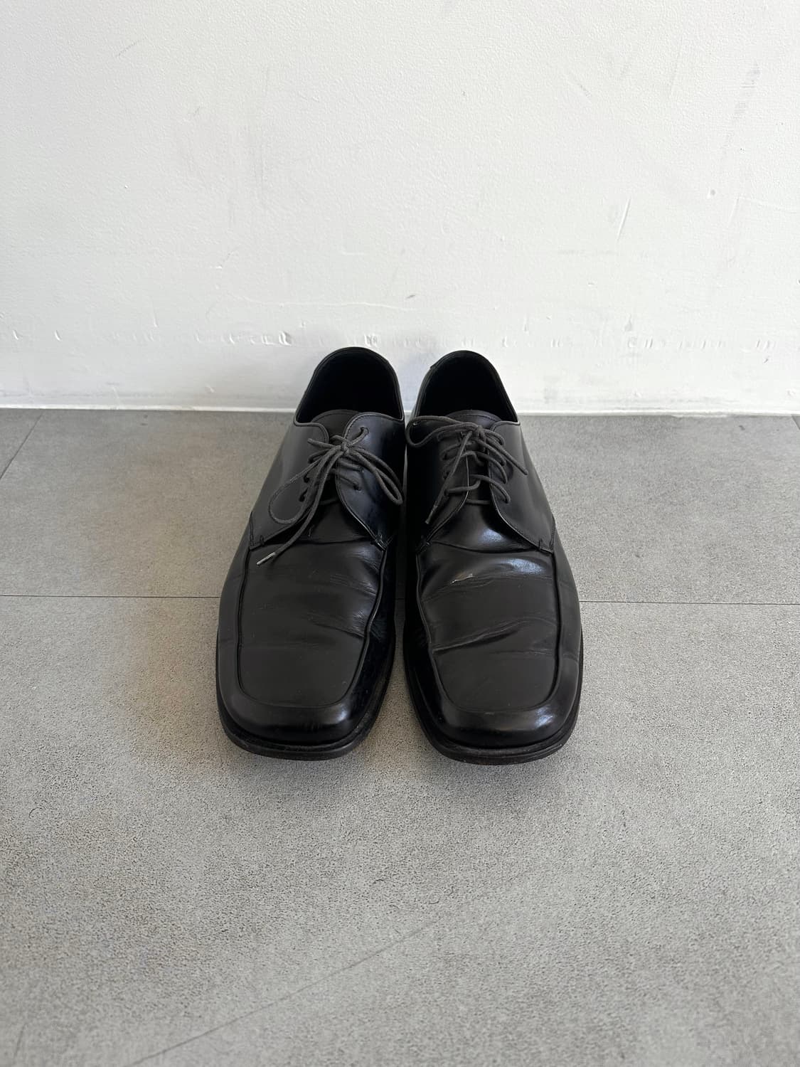 프라다 스퀘어토 블랙 레더 더비슈즈 상품이미지2